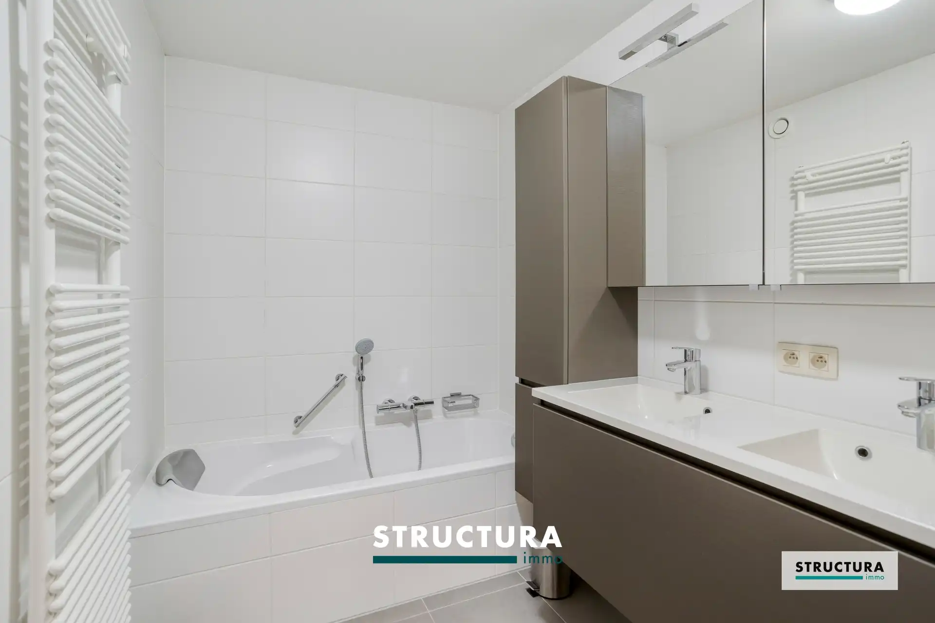Rustig gelegen, recent appartement met ruime slaapkamers, vlakbij het centrum! foto 17