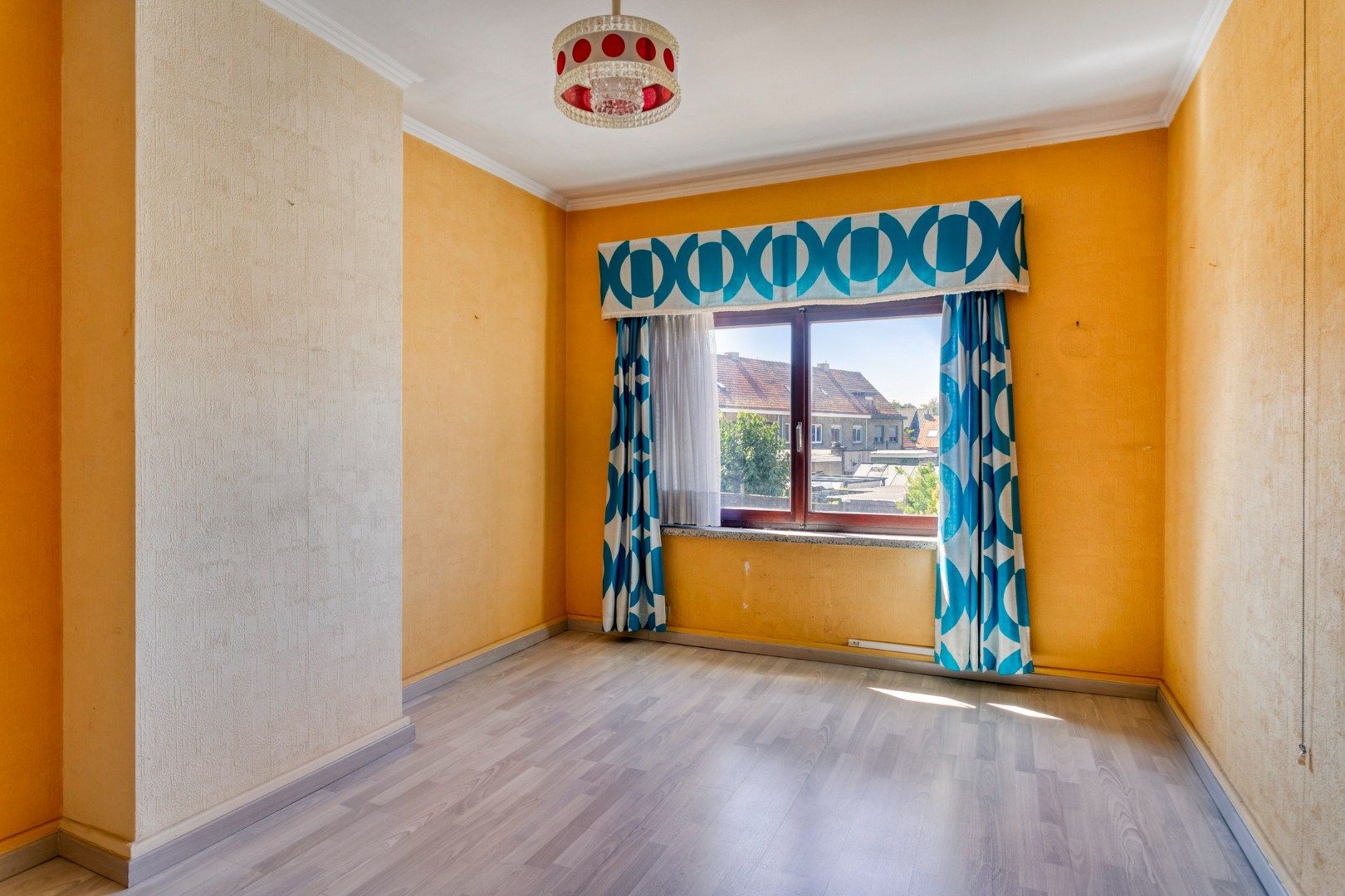 Te renoveren woning met 3 slaapkamers in rustige buurt! foto 10