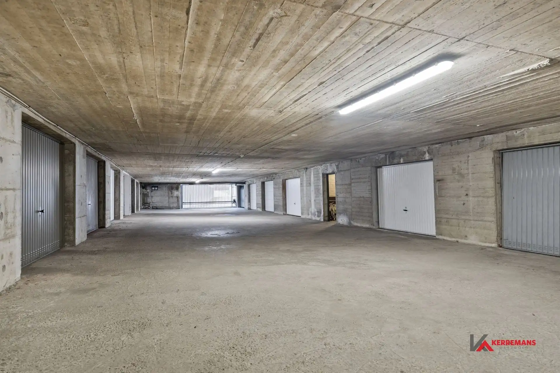 Appartement op 1ste verdieping met 2 slaapkamers en garage. foto 15