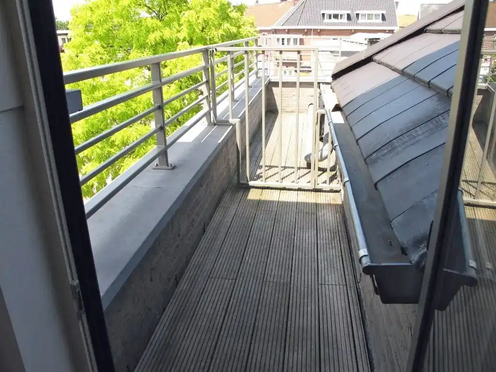 Modern appartement met 2 slpks, balkon en parking.  foto 13