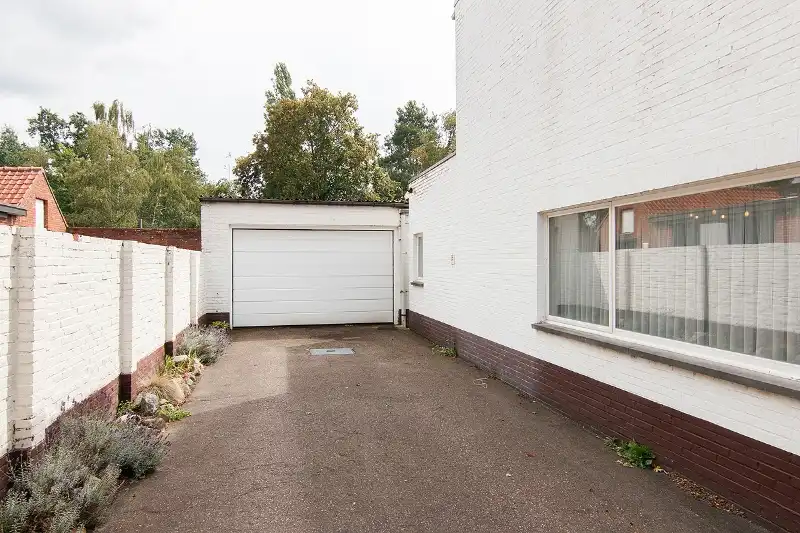 TE RENOVEREN WONING OP RUIM PERCEEL VAN BIJNA 12 ARE HALFOPEN BEBOUWING MET VEEL RUIMTE EN UITBREIDINGSMOGELIJKHEDEN foto 3