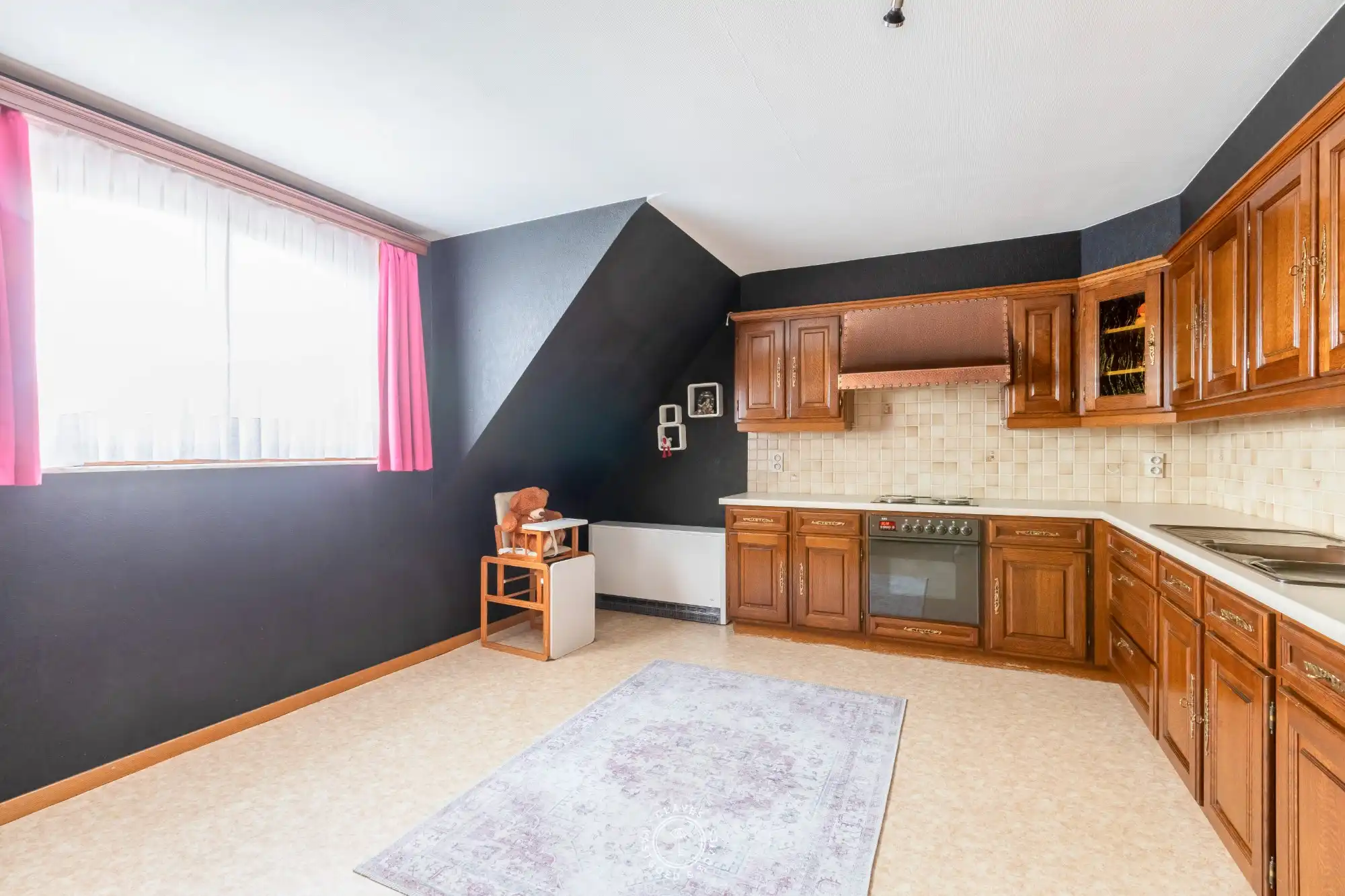 Charmante en ruime woning met 4 slaapkamers en 3 garages foto 17