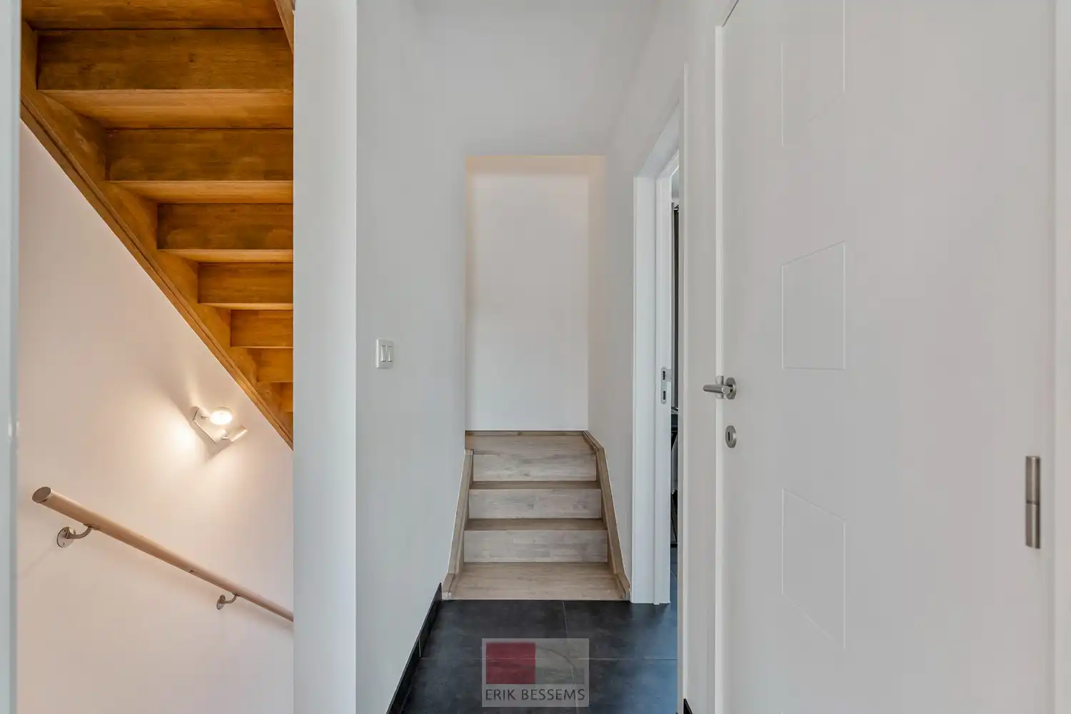 Deze moderne halfopen woning, gebouwd in 2016, biedt een bewoonbare oppervlakte van maar liefst 232 m² op een perceel van 377 m² en maar liefst 5 slaapkamers waarvan er eentje in gebruik is als bureau. foto 12