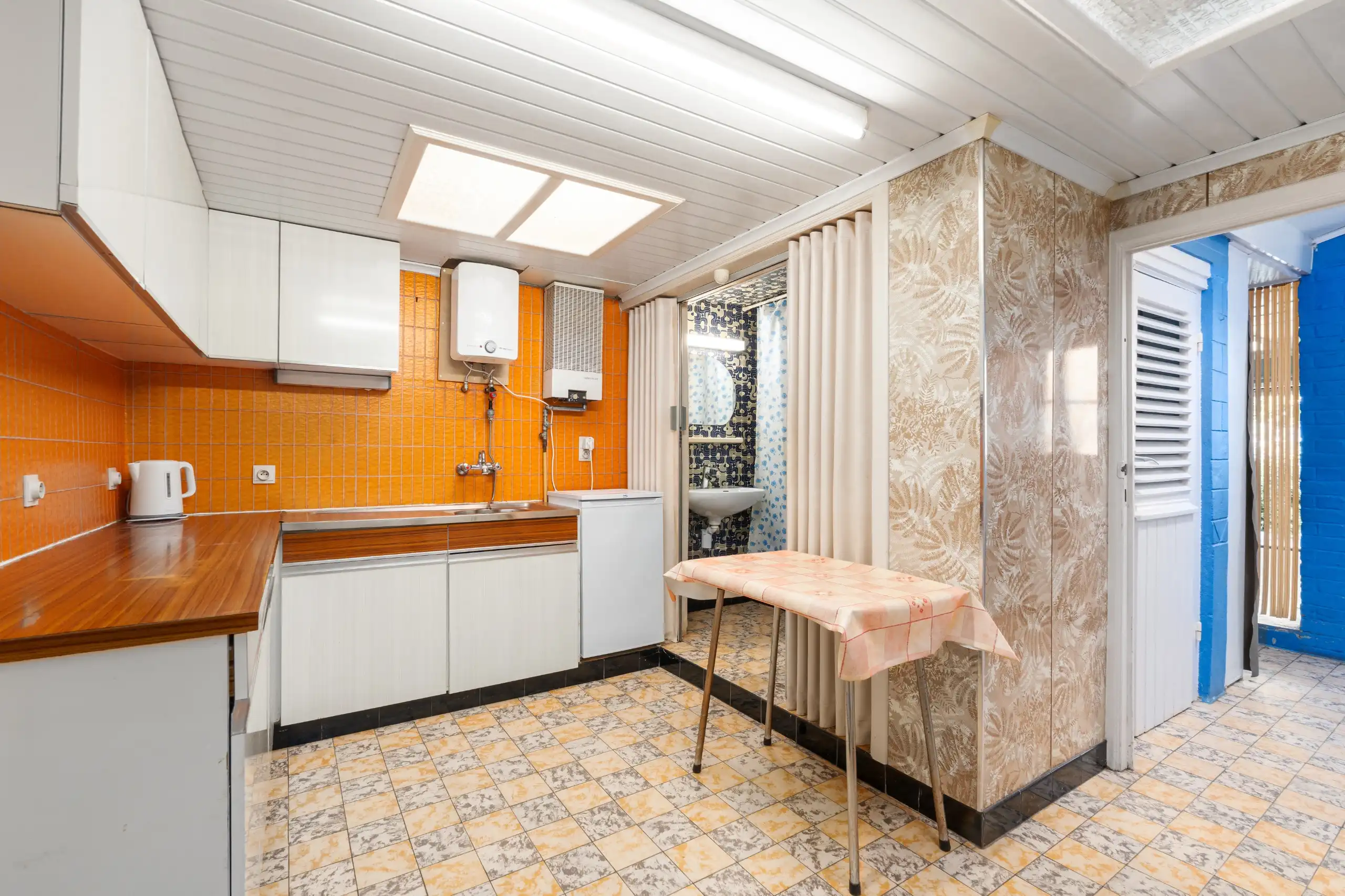 Centraal gelegen te renoveren rijwoning met garage en uitweg in Harelbeke foto 6