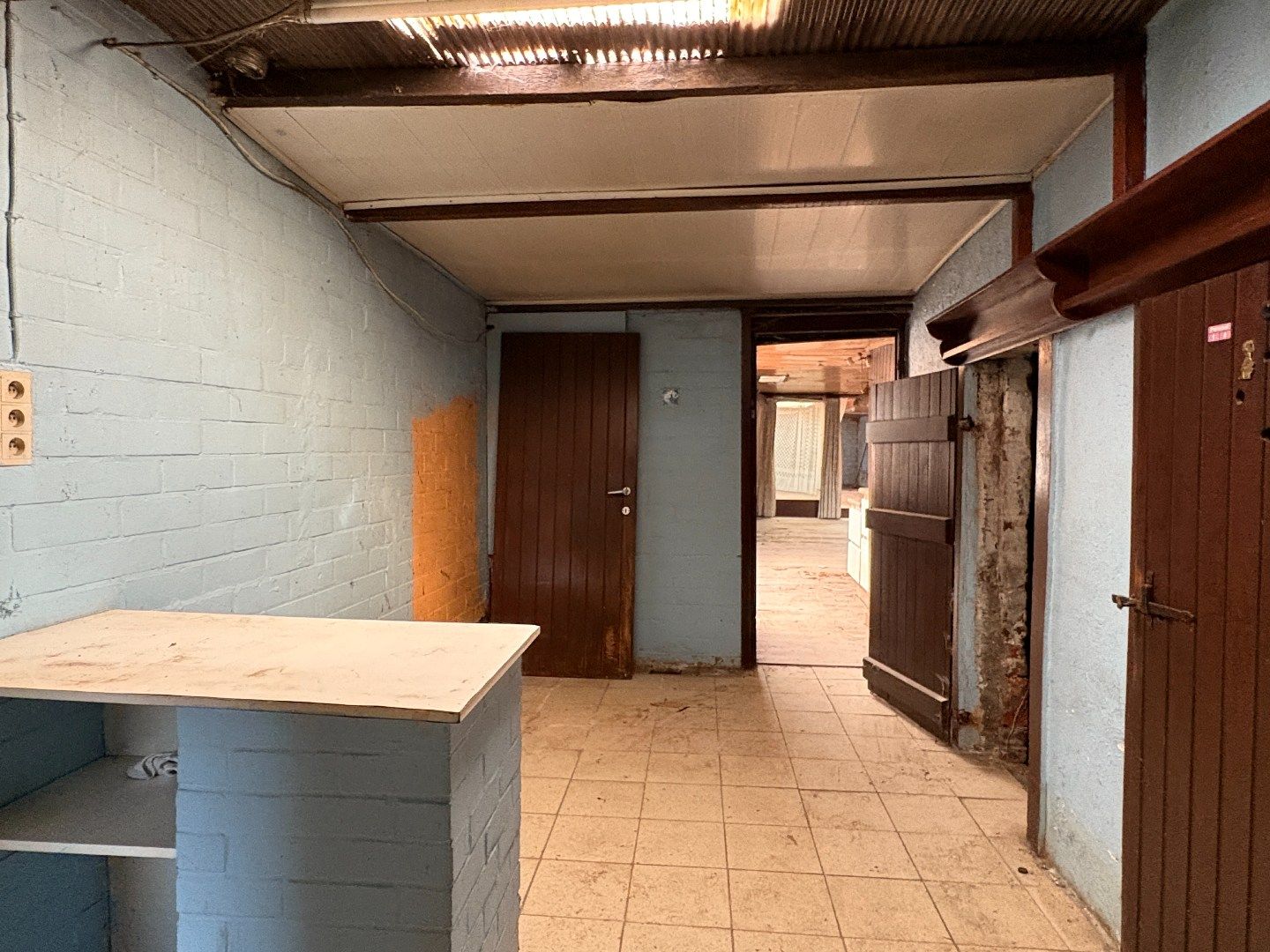 Grote te renoveren woning met zijdeur op 295 m² foto 11