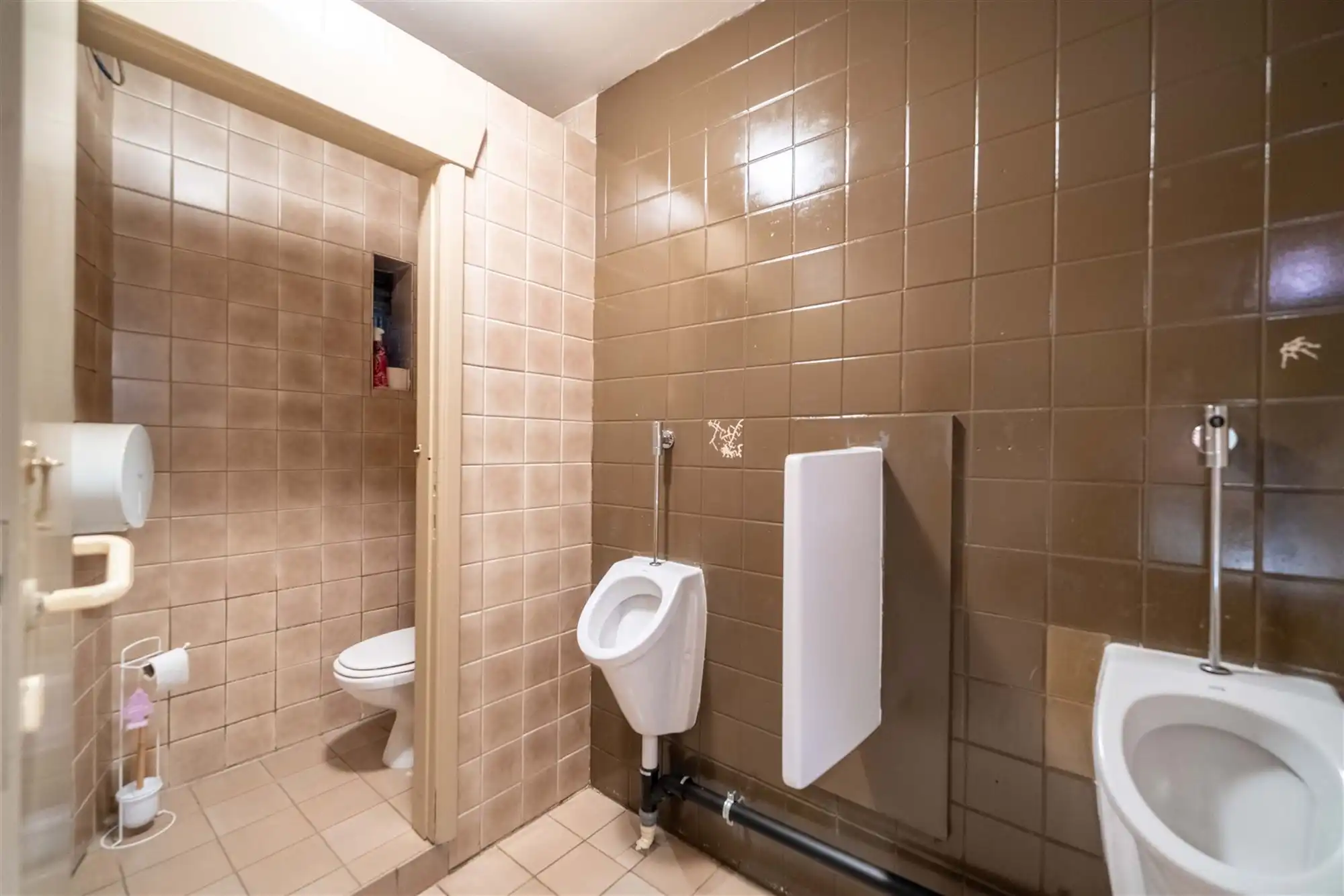 Prachtig handelspand met zaal en ruim appartement te koop! foto 13