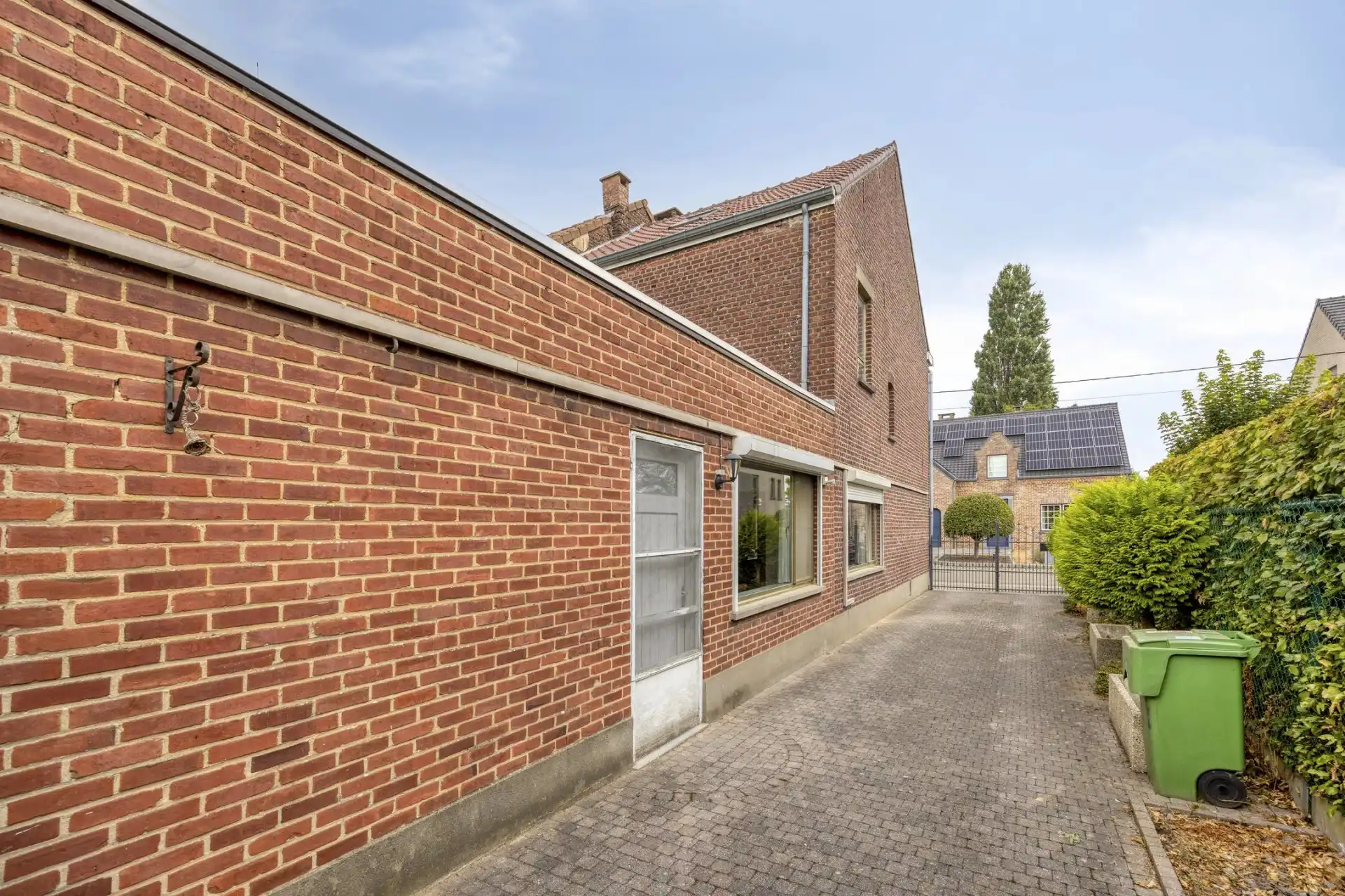 TE RENOVEREN HALFOPEN WONING MET 3 SLPK'S IN RIEMST foto 12