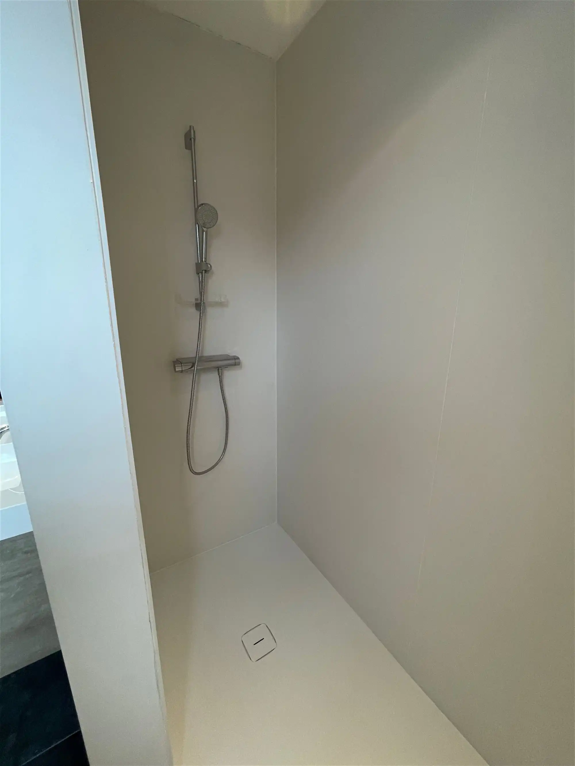 Woonhuis met garage en grote tuin foto 9