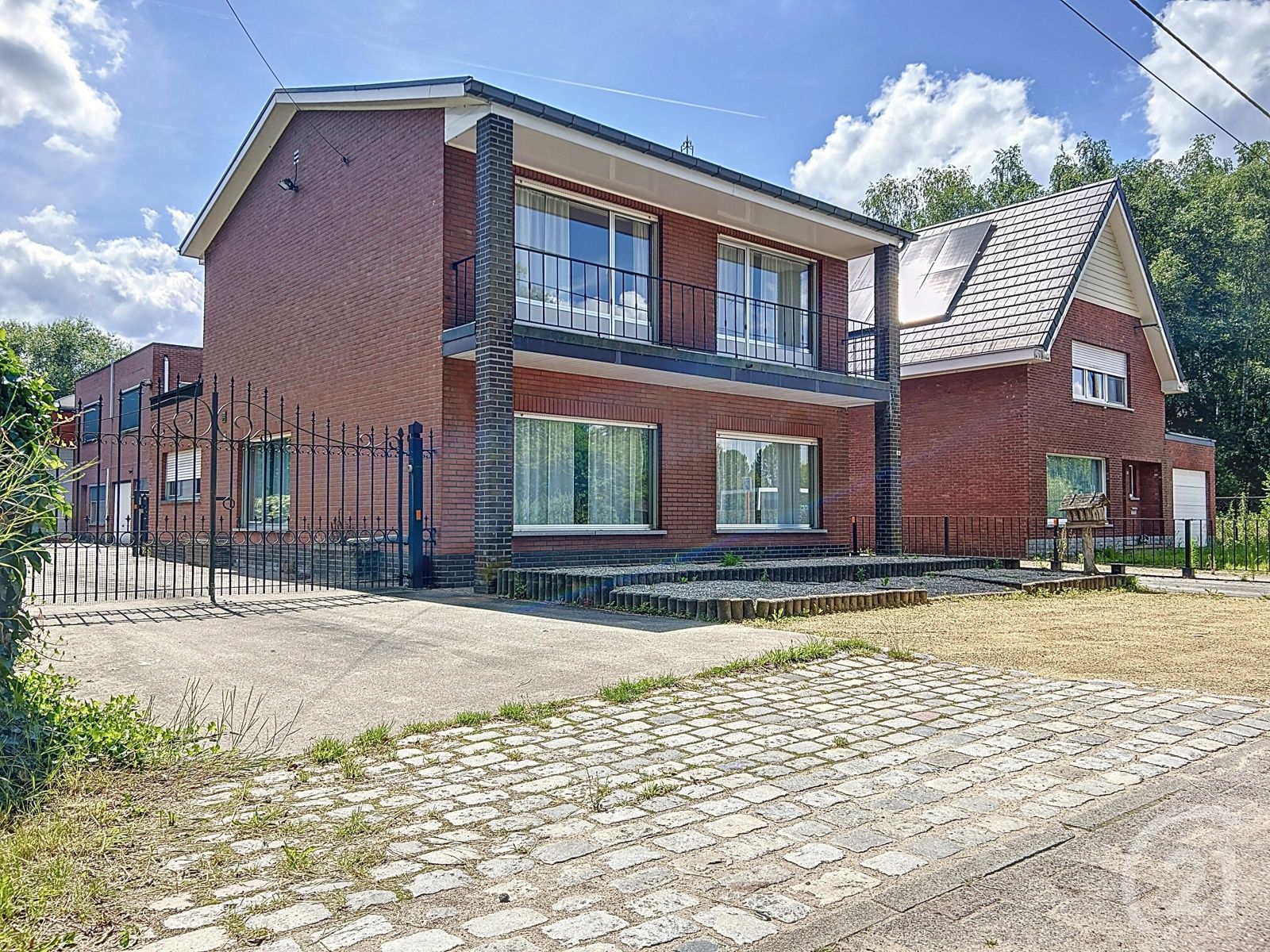 Huis met magazijn en kantoorruimte te koop! foto 2