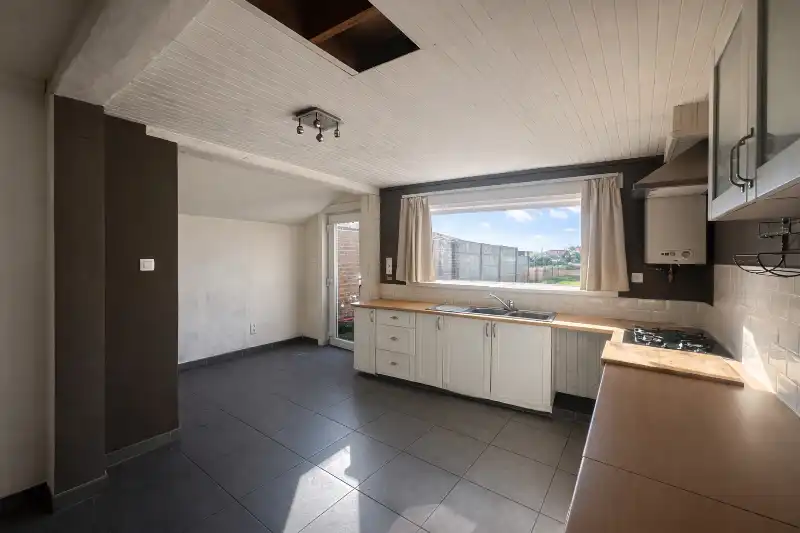 Rijwoning met diepe zonnige tuin in Ingelmunster foto 8