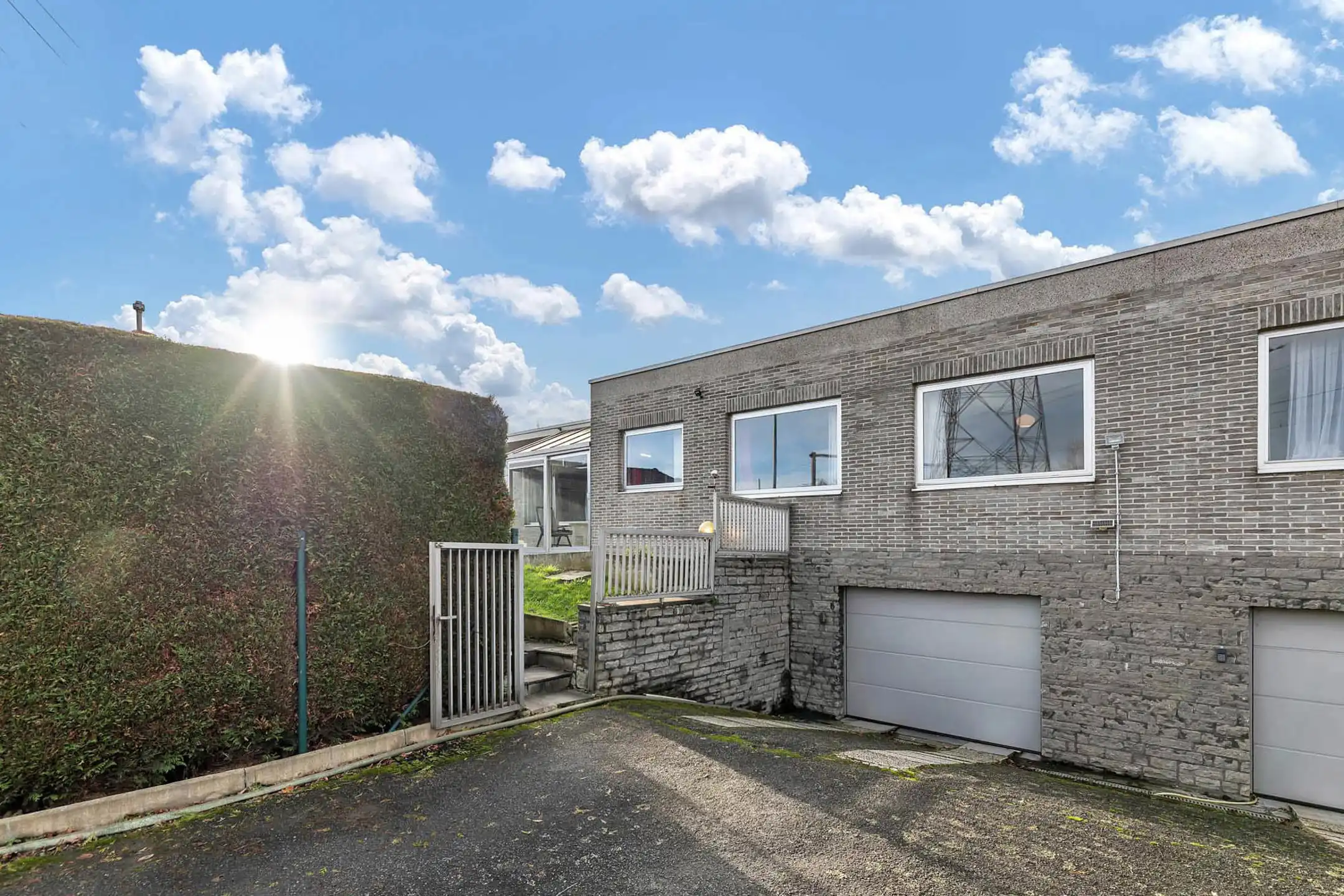 Bungalow met garage en tuintje op strategische ligging foto 21