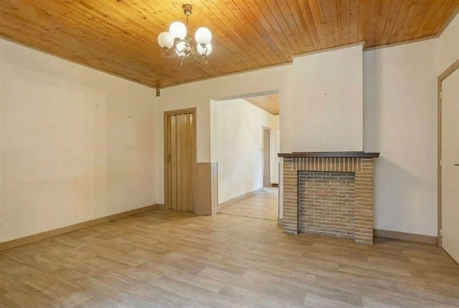 Woning met 4 slaapkamers en grote garage te Ruisbroek foto 5