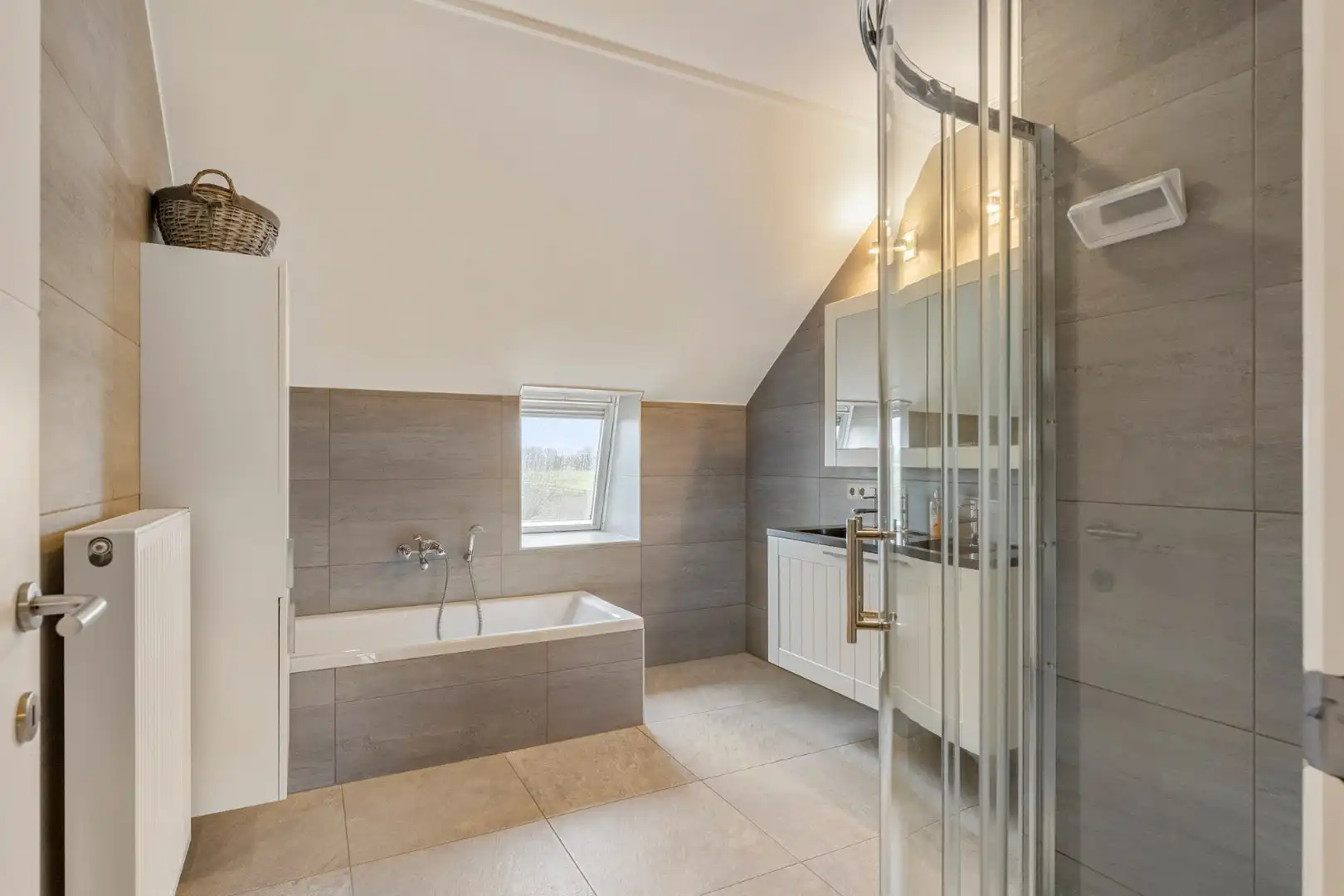 Vrijstaande, zeer verzorgde woning met aangrenzende, uitgeruste stalling/loods op een perceel van 72a14ca foto 22