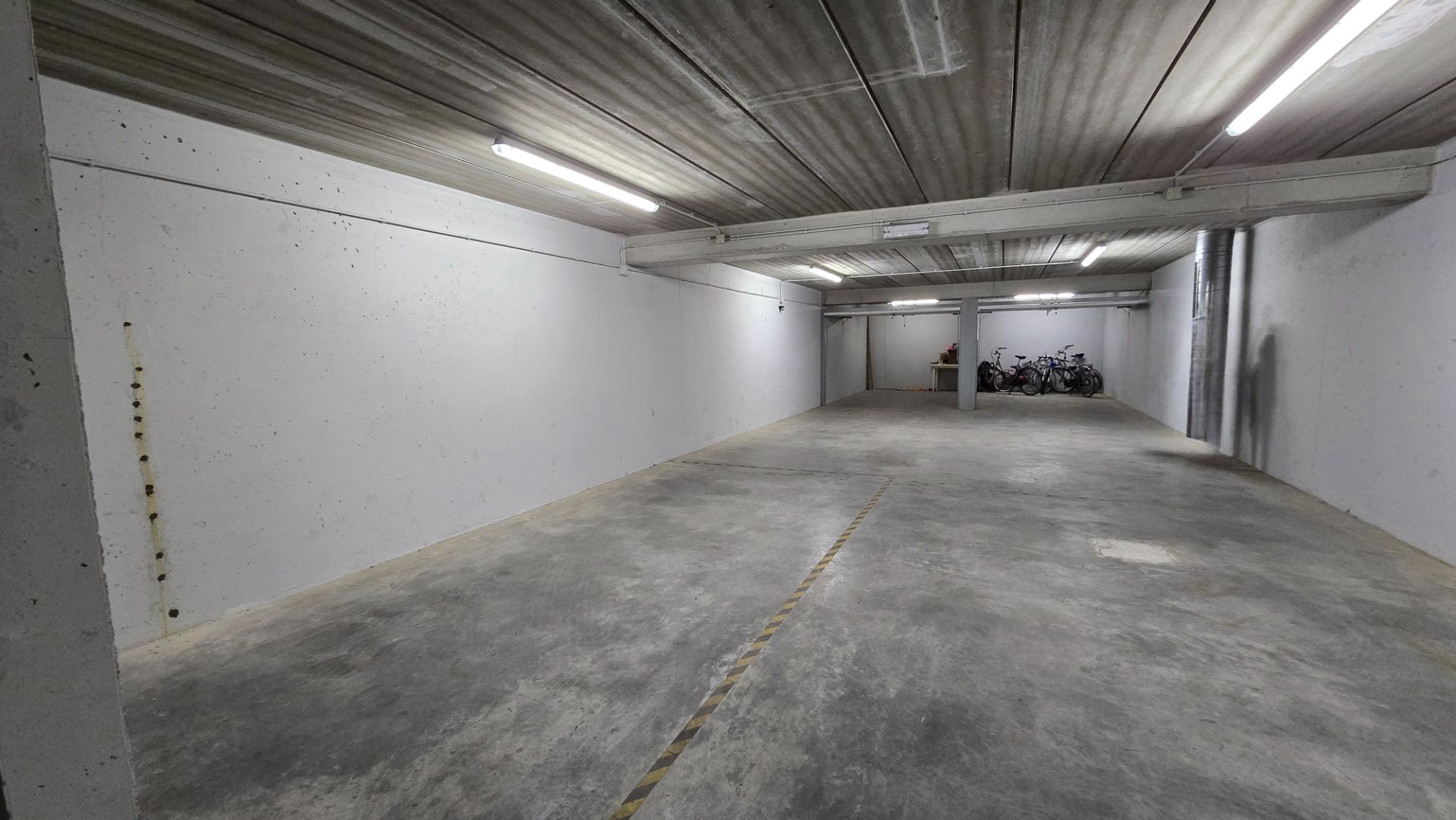 Garagestaanplaats in centrum Knokke op enkele meters van de zeedijk foto 2