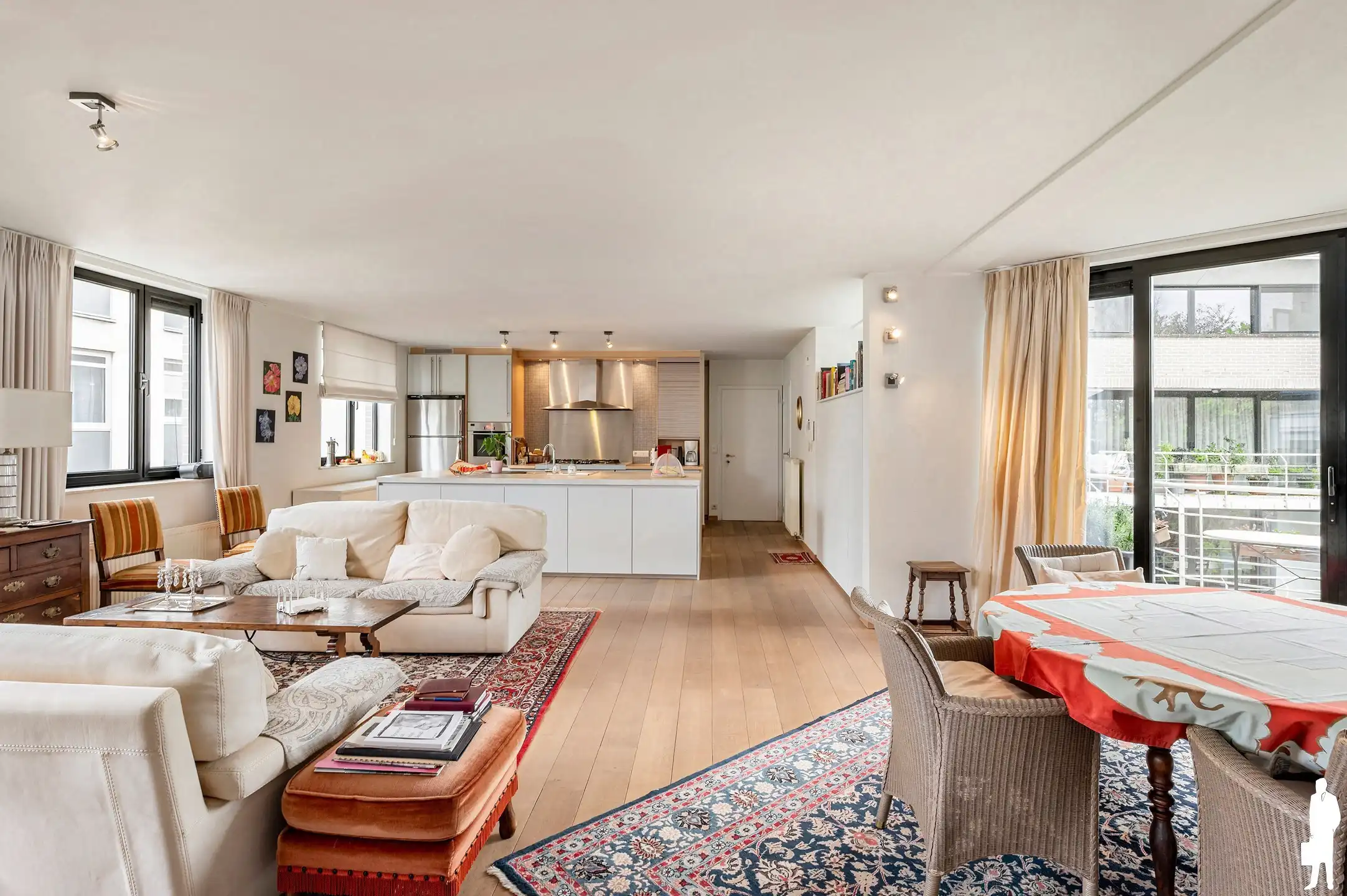 Lichtrijk duplex appartement met uitzonderlijk brede gevel foto 9
