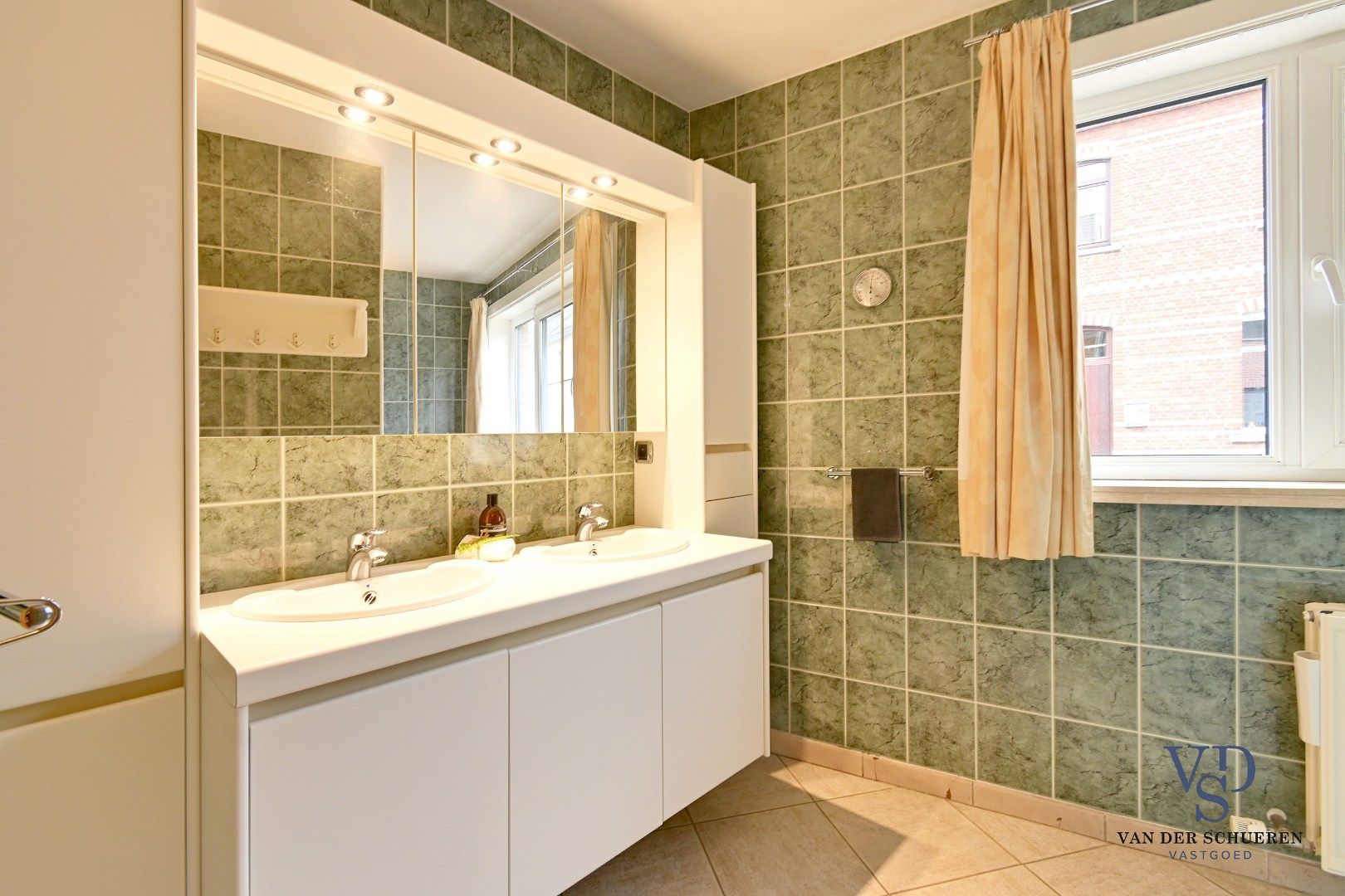Tijdloos en ruim (> 300 m²) wonen. foto 13