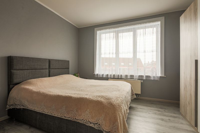 Halfopen woning met 4 slaapkamers en tuin (energielabel D), zij-uitweg voor fietsen... foto 12