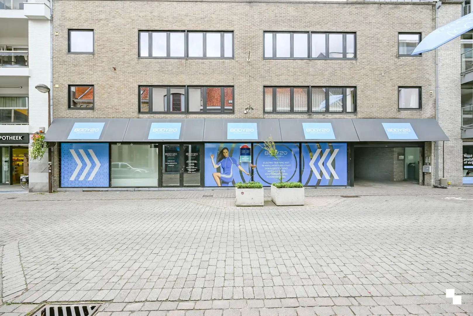 Handelszaak met ruime vitrine in centrum Waregem foto 2