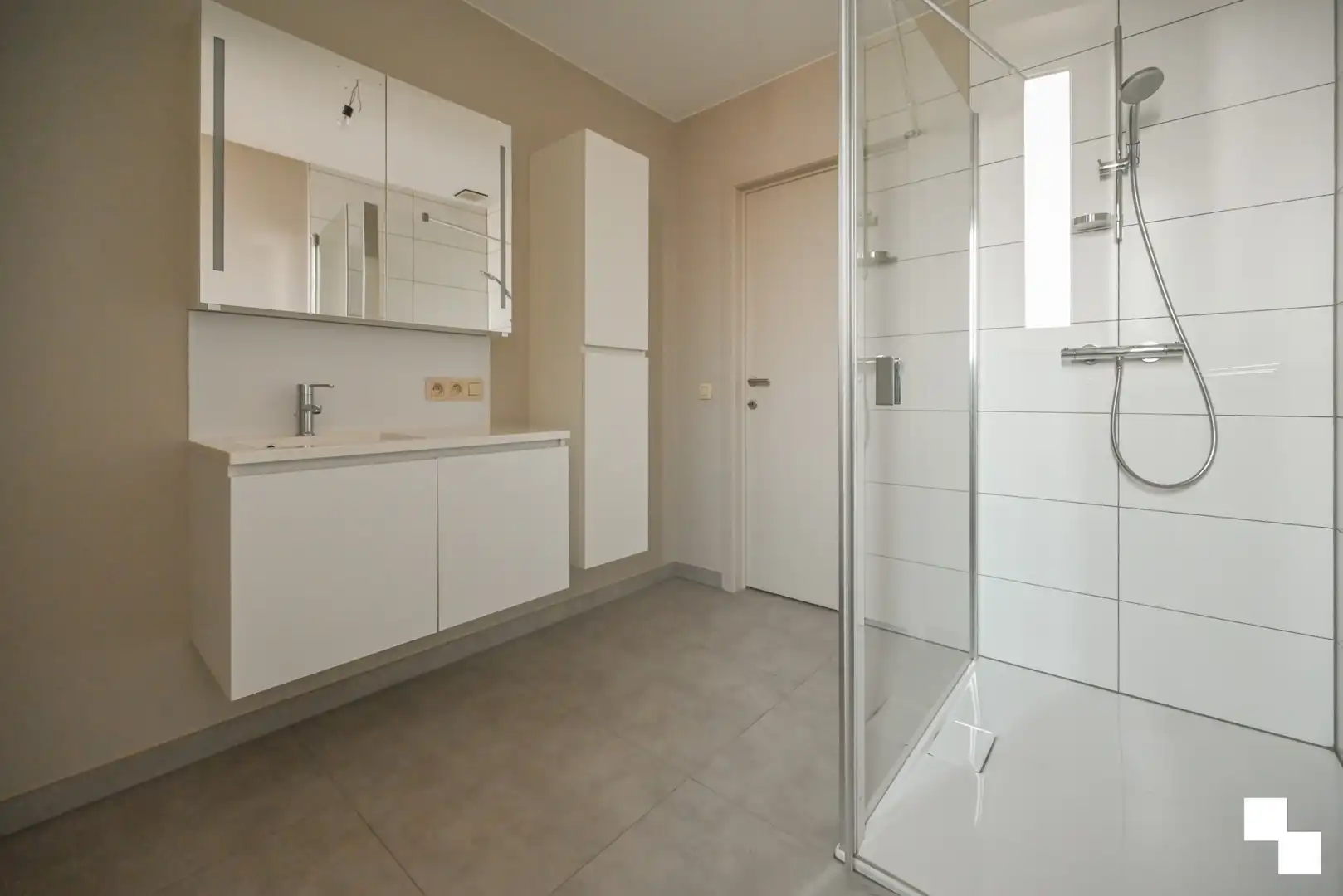 Appartement met ruim terras in het centrum van Kachtem foto 16