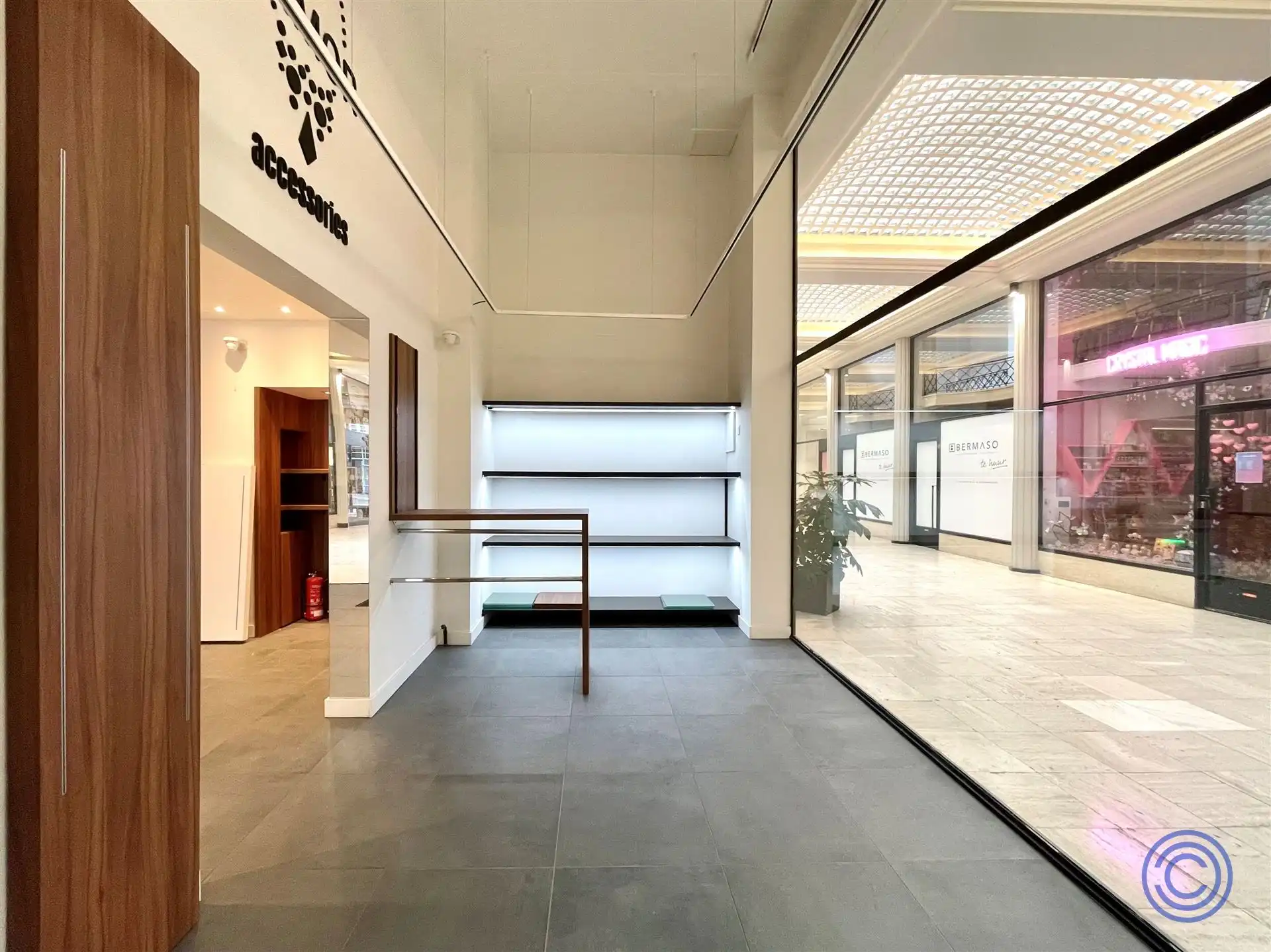 Kwalitatieve hoekwinkel in de Nieuwe Gaanderij! foto 7