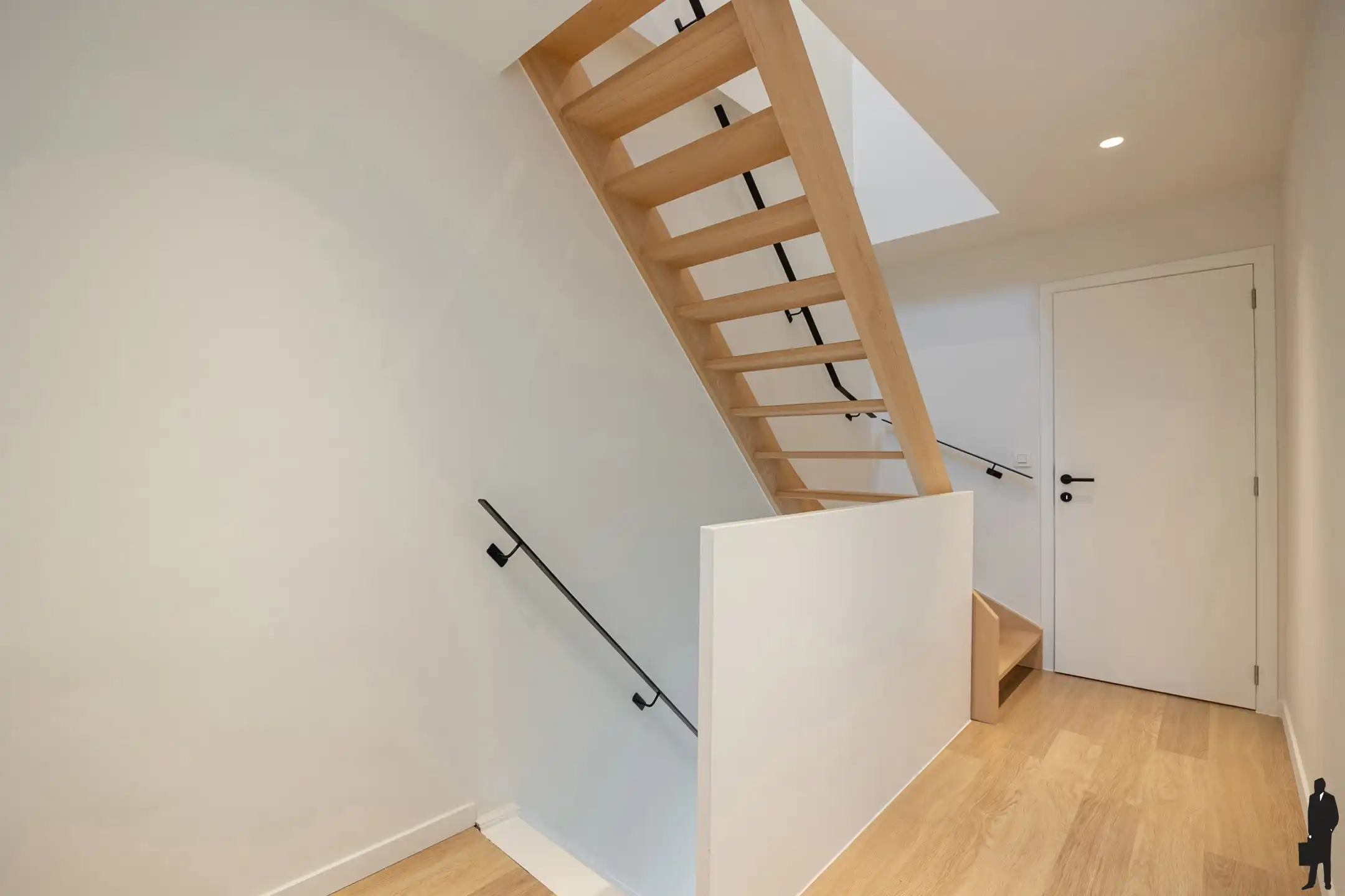 Volledig gerenoveerde gezinswoning met 3 slpk en tuin foto 9