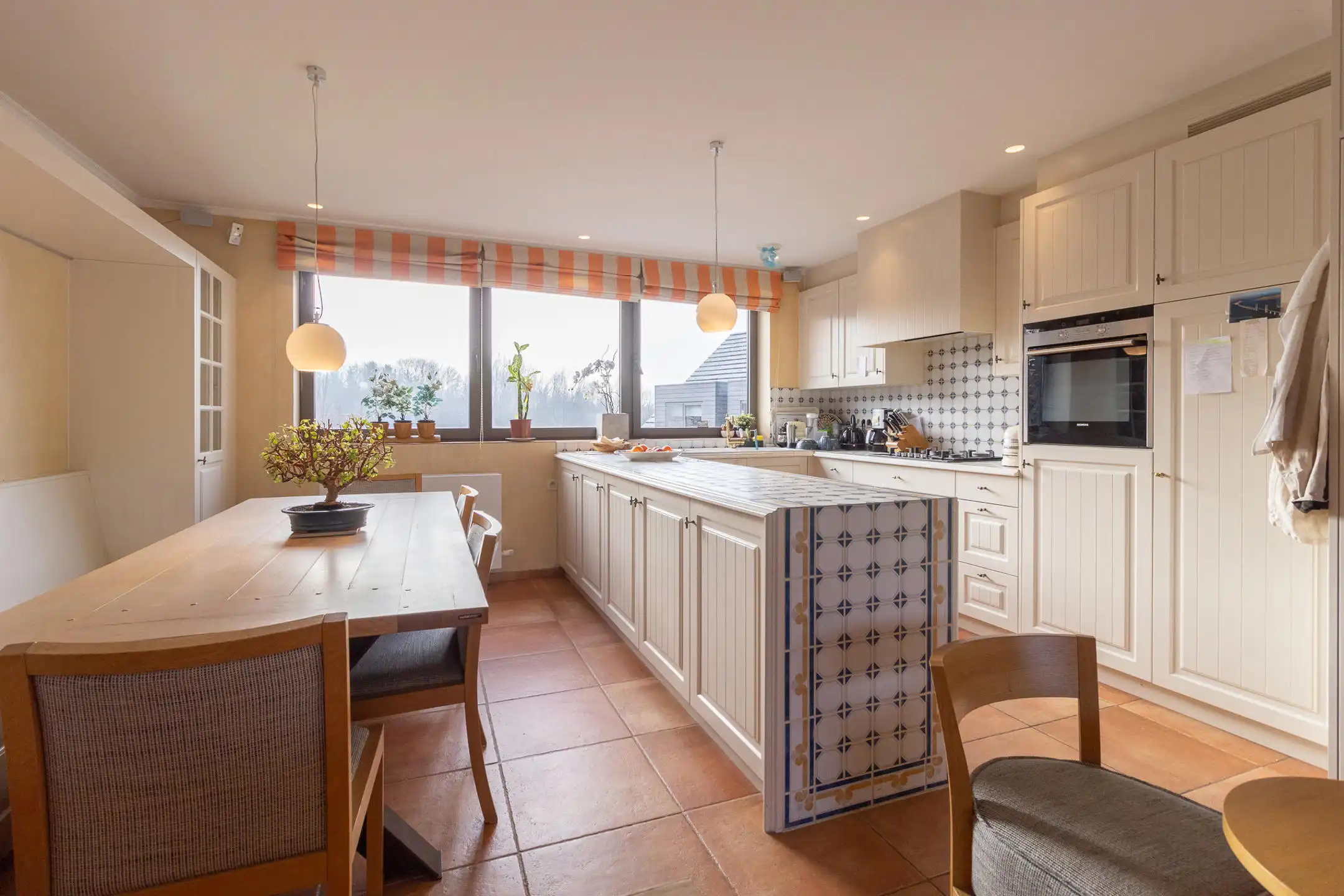 Ruim duplex appartement met 3 slaapkamers foto 4