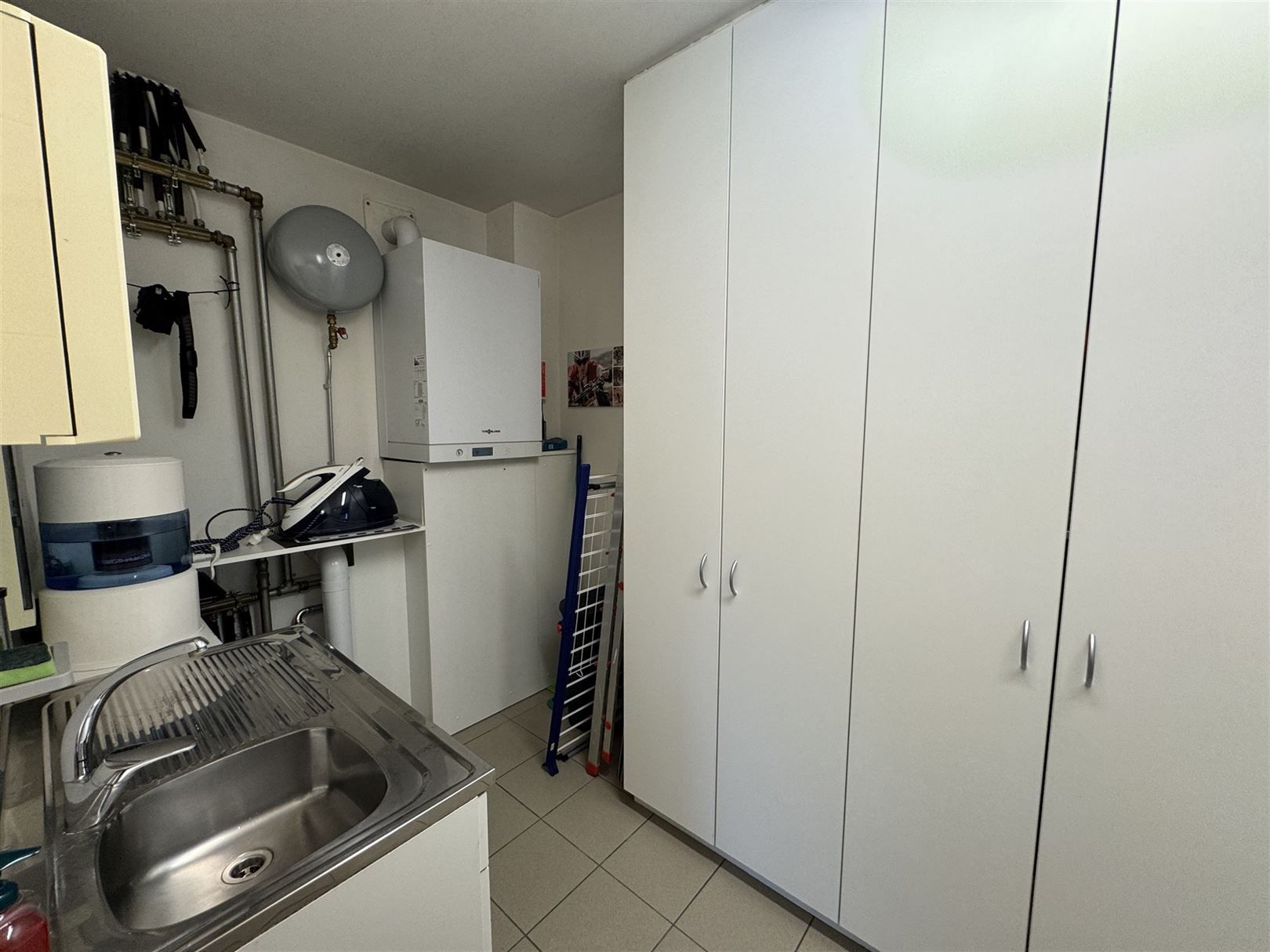 Uniek kantoorgebouw met duplex appartement te koop foto 19