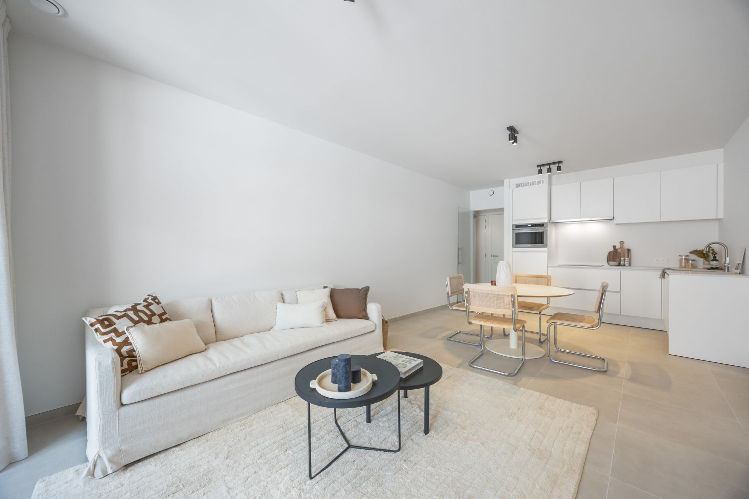 Nieuwbouwappartement met 2 slaapkamers vlakbij het centrum foto {{pictureIndex}}