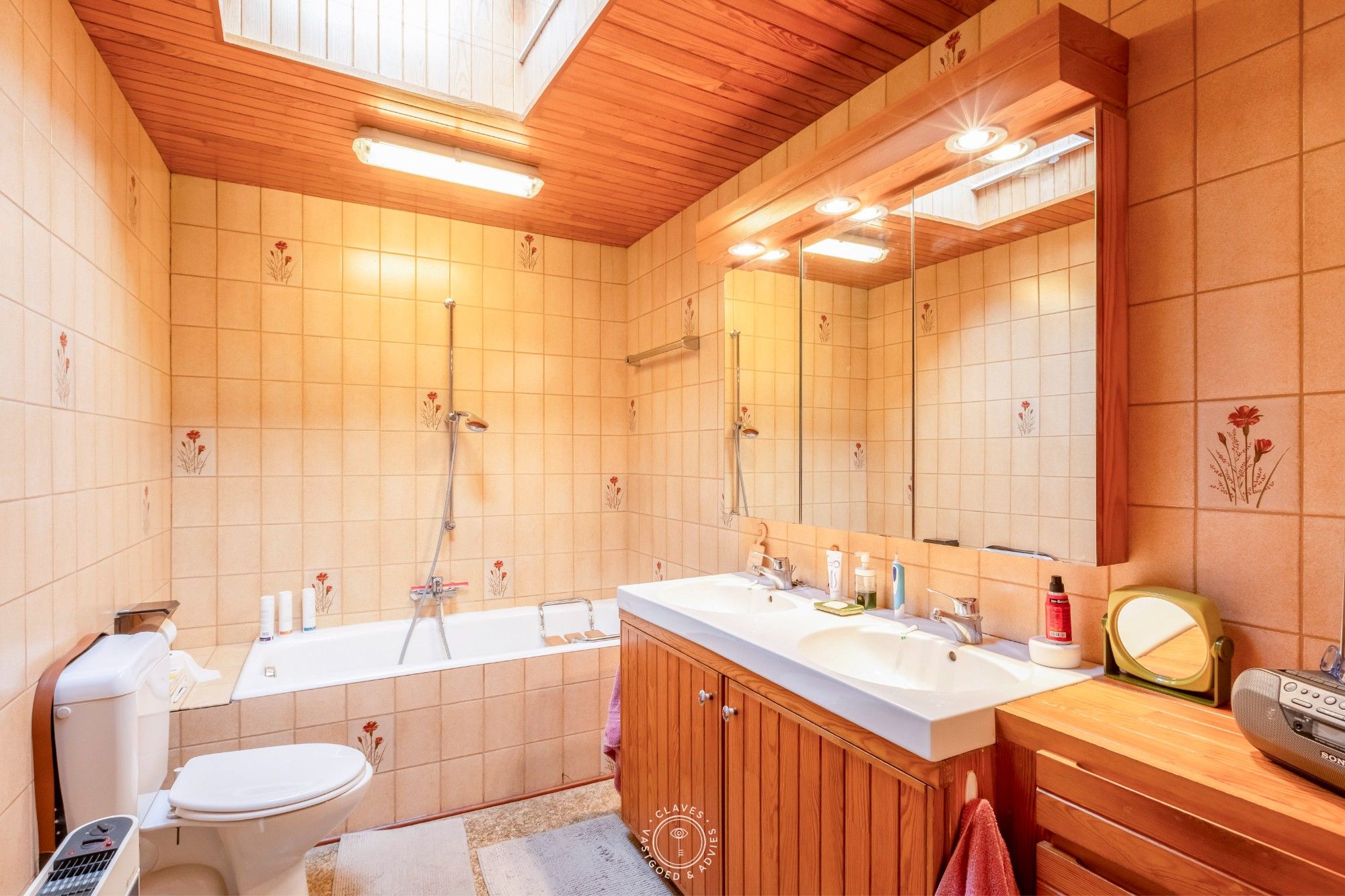 Art-deco woning met handelsruimte en garage foto 20