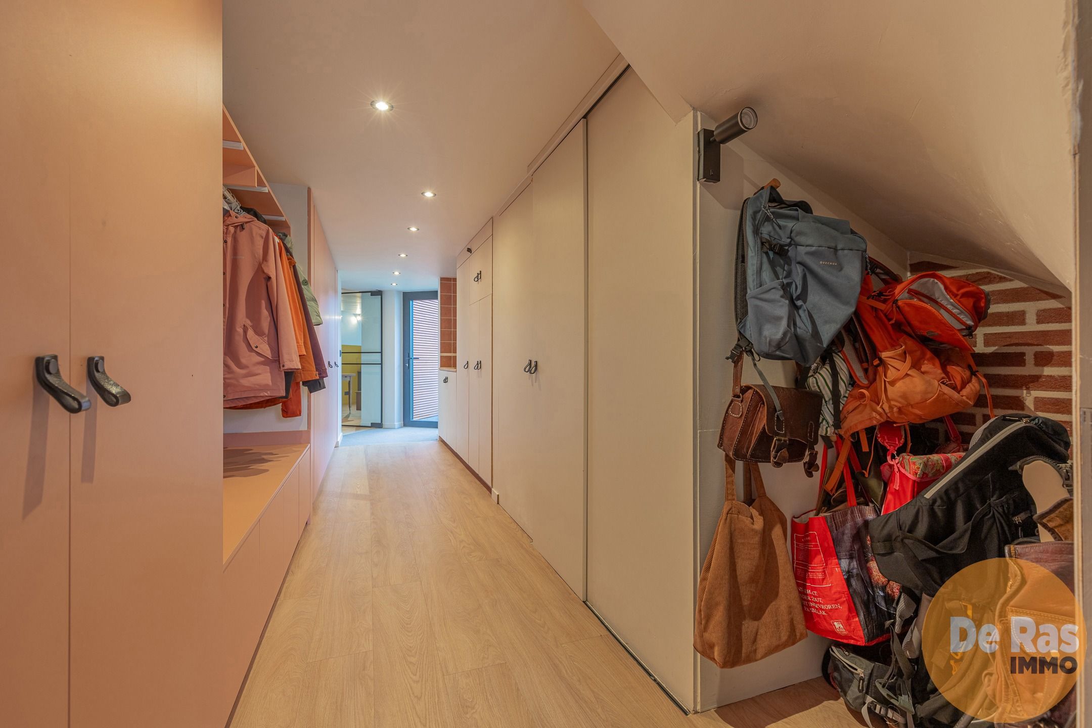 LEDE - Instapklare, centraal gelegen woning met 3 slpk foto 3