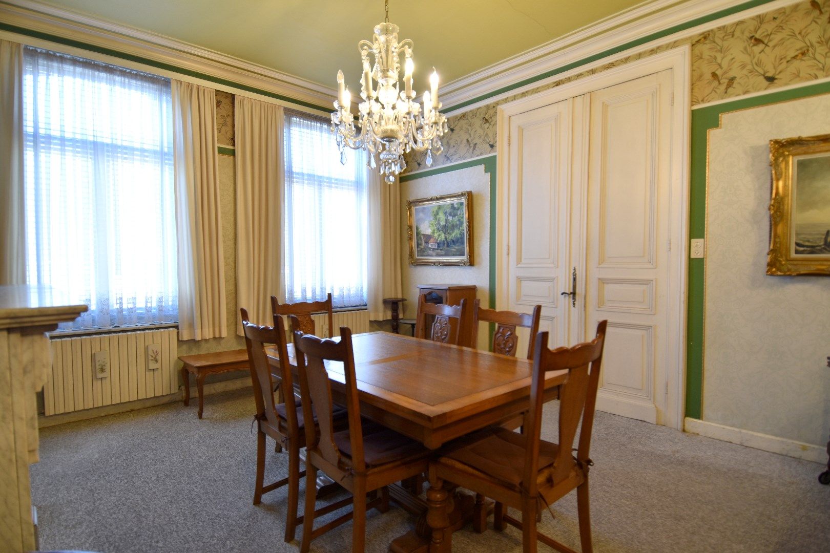 Karaktervolle burgerwoning met 3 slaapkamers, 2 garages en een mooi stukje tuin te koop in Rollegem foto 9