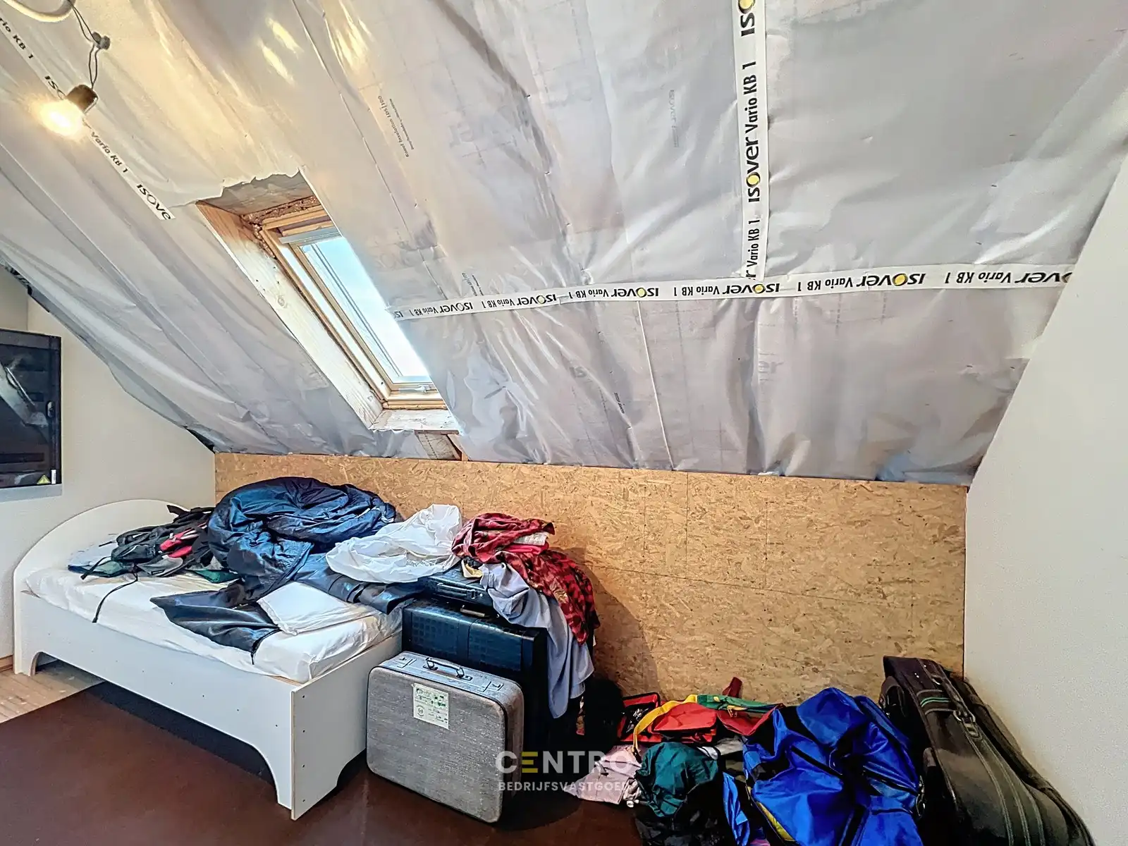 Zeldzame opportuniteit: LOODS/ATELIER 516 m² + ruime ALLEENSTAANDE woning 250 m² op rustig bedrijventerrein vlakbij Roeselare (EPC: A) ! foto 29