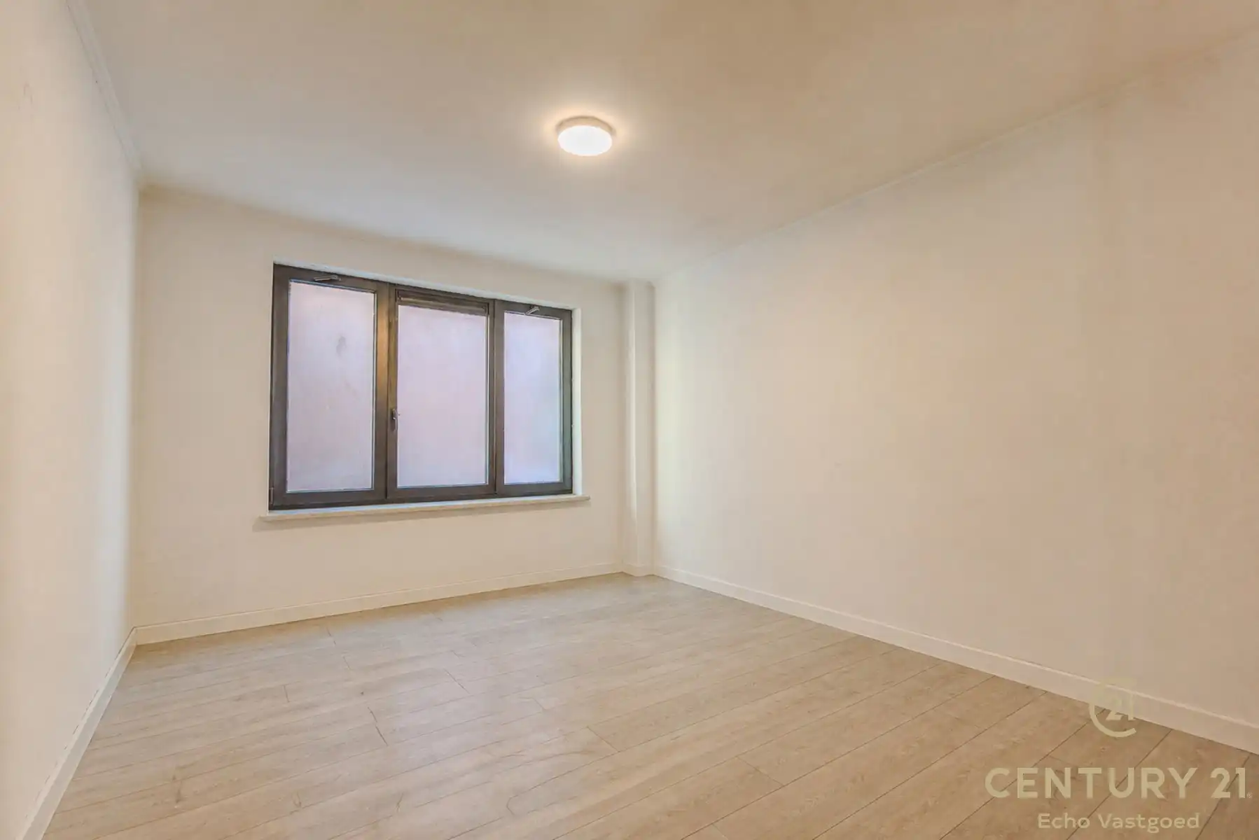Veelzijdige en ruime centraal gelegen hoekwoning  foto 7