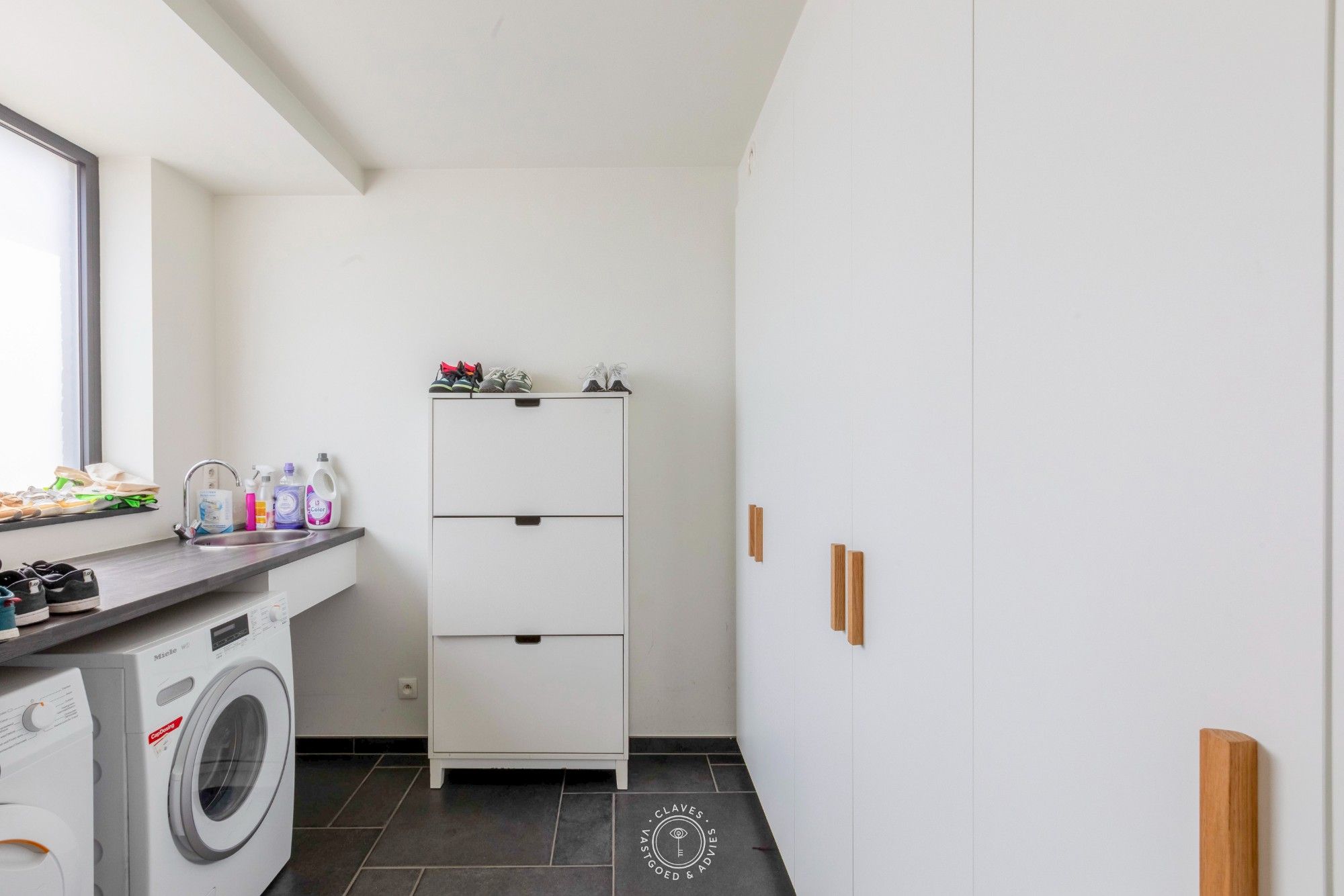 Instapklare moderne woning met dubbele garage in rustige woonwijk foto 13