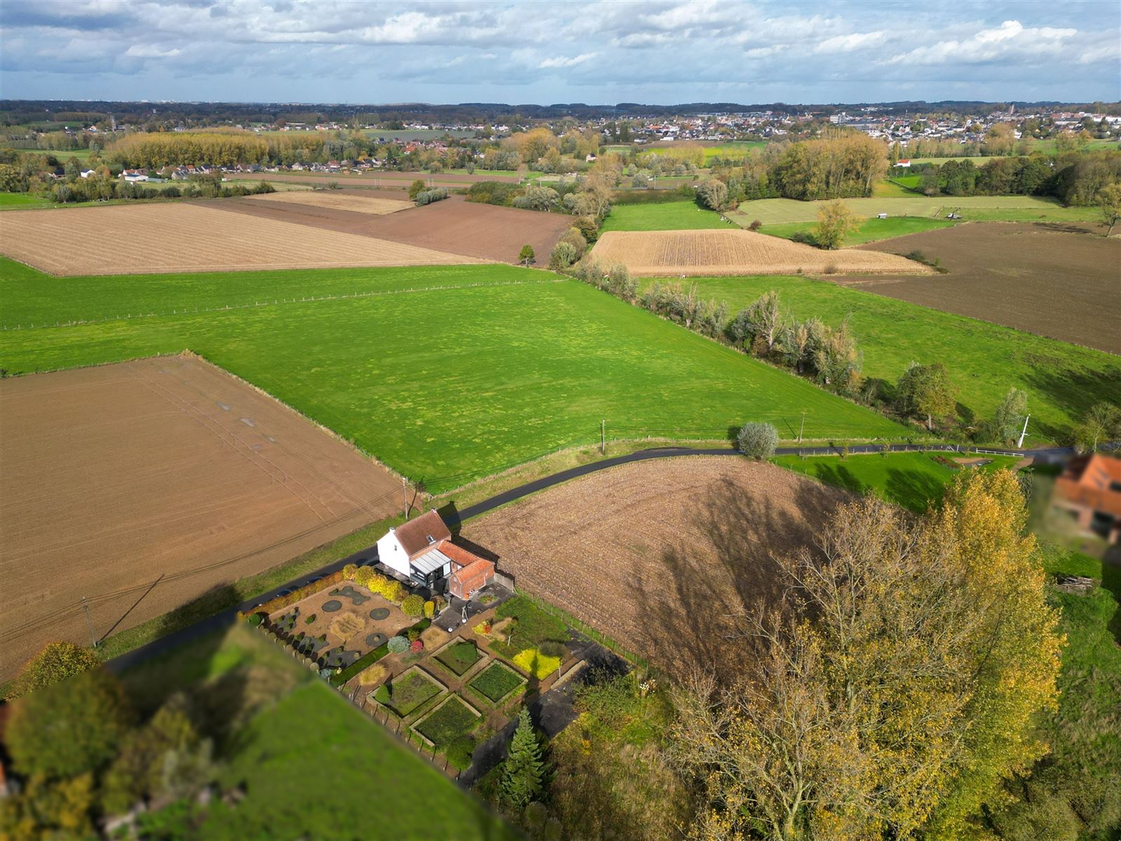 Rustig gelegen deels gerenoveerde woning foto 21