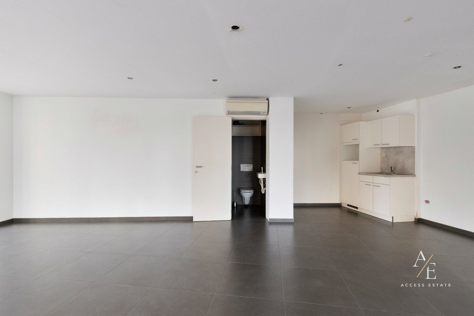 ZOTTEGEM - Uniek commercieel pand op de Markt! foto 6