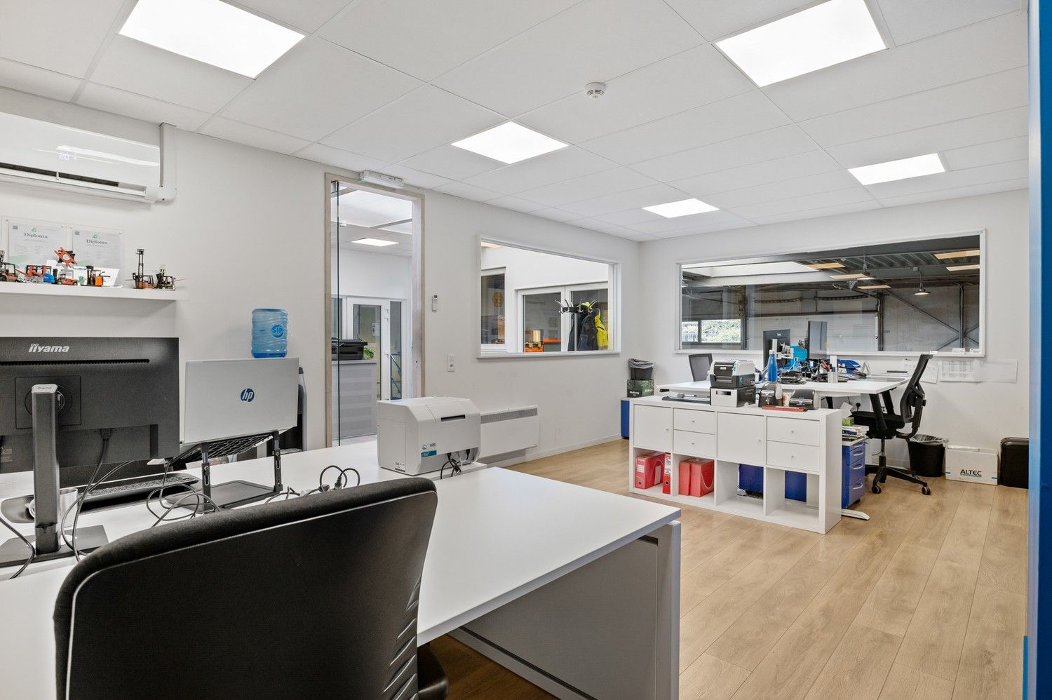 Functioneel magazijn met kantoorruimte en parkeergelegenheid op toplocatie! foto 12
