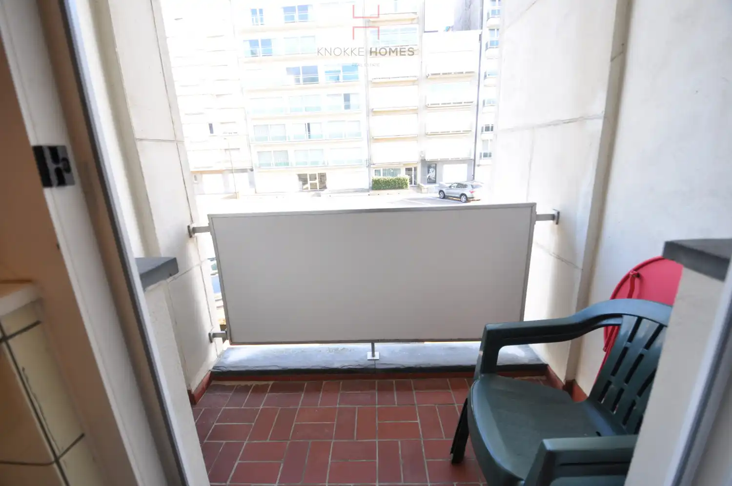 Te renoveren appartement met zijdelings zicht op zee aan het Albertstrand foto 7