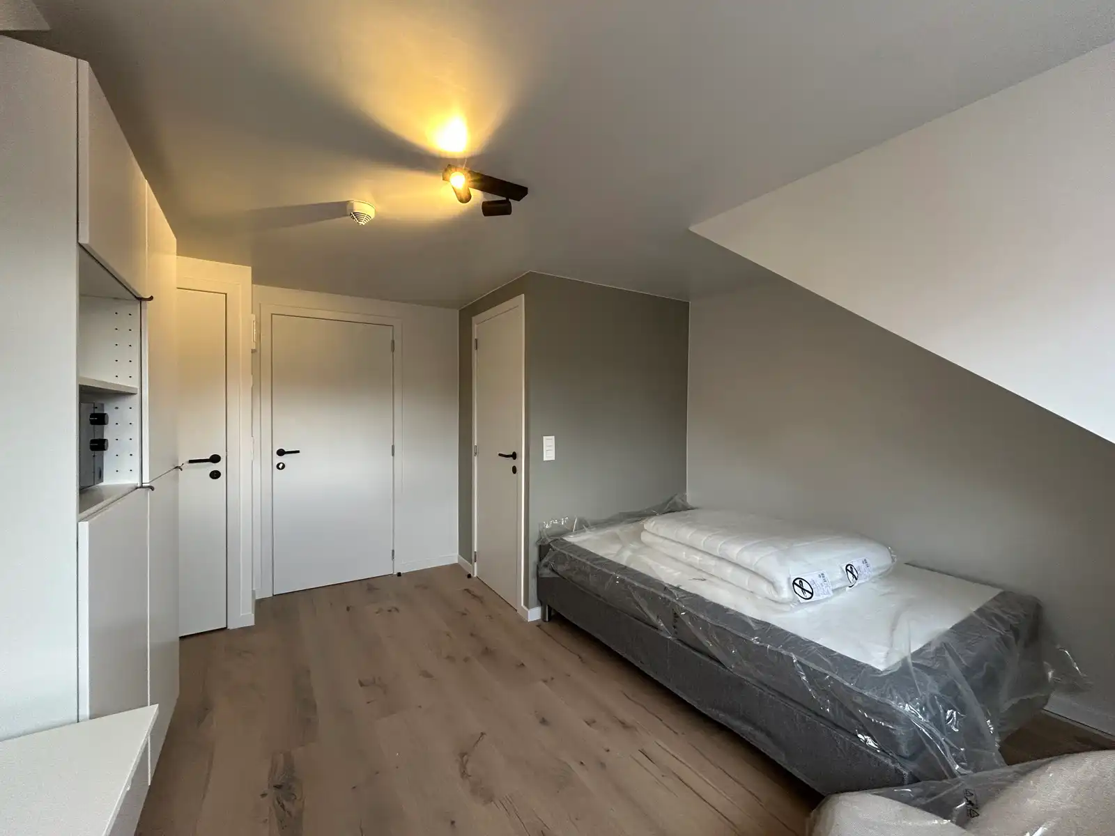 Gerenoveerde kamers eigen sanitair - Tiensestraat Leuven!  foto 6