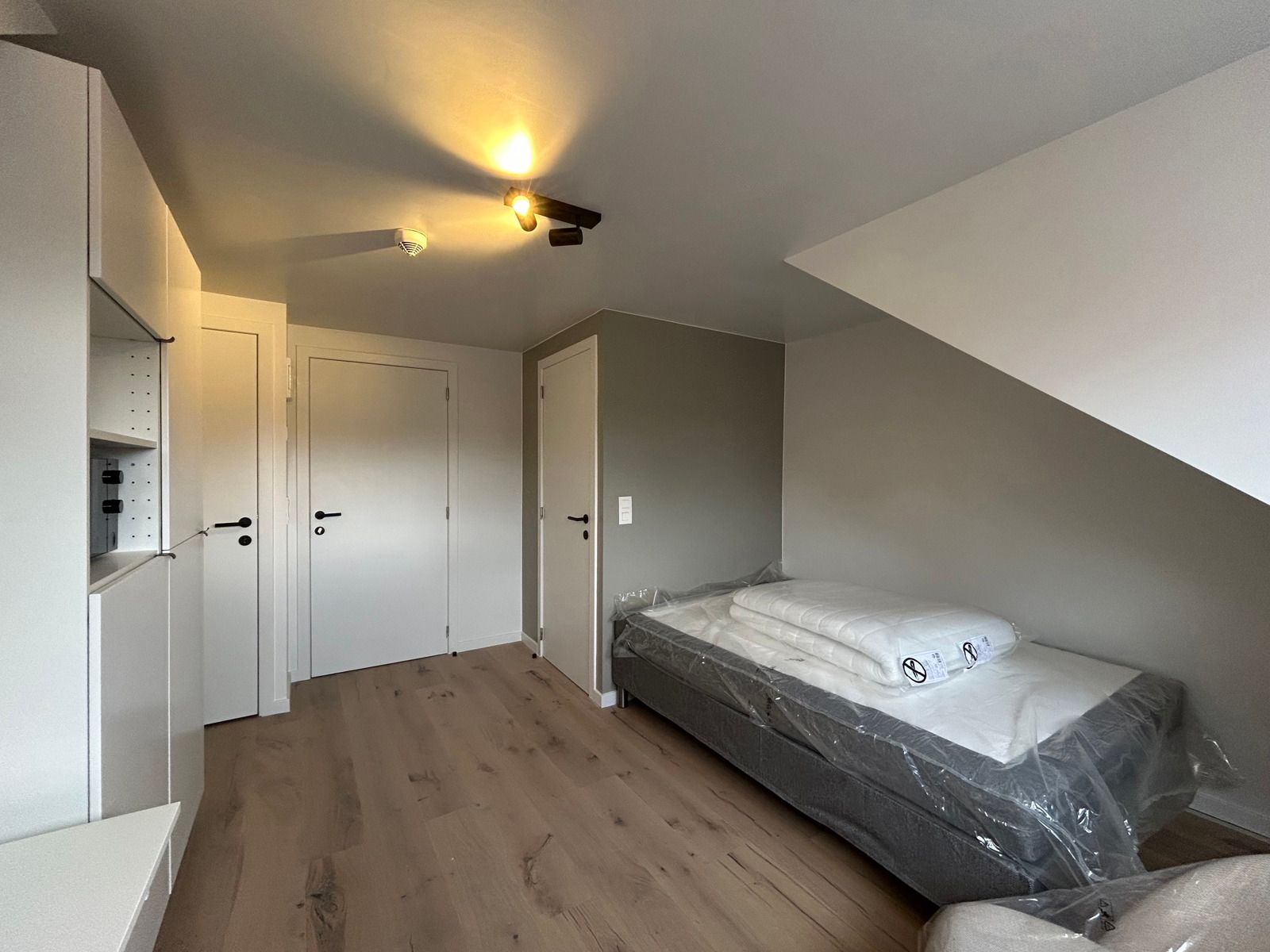 Gerenoveerde kamers eigen sanitair - Tiensestraat Leuven!  foto 6