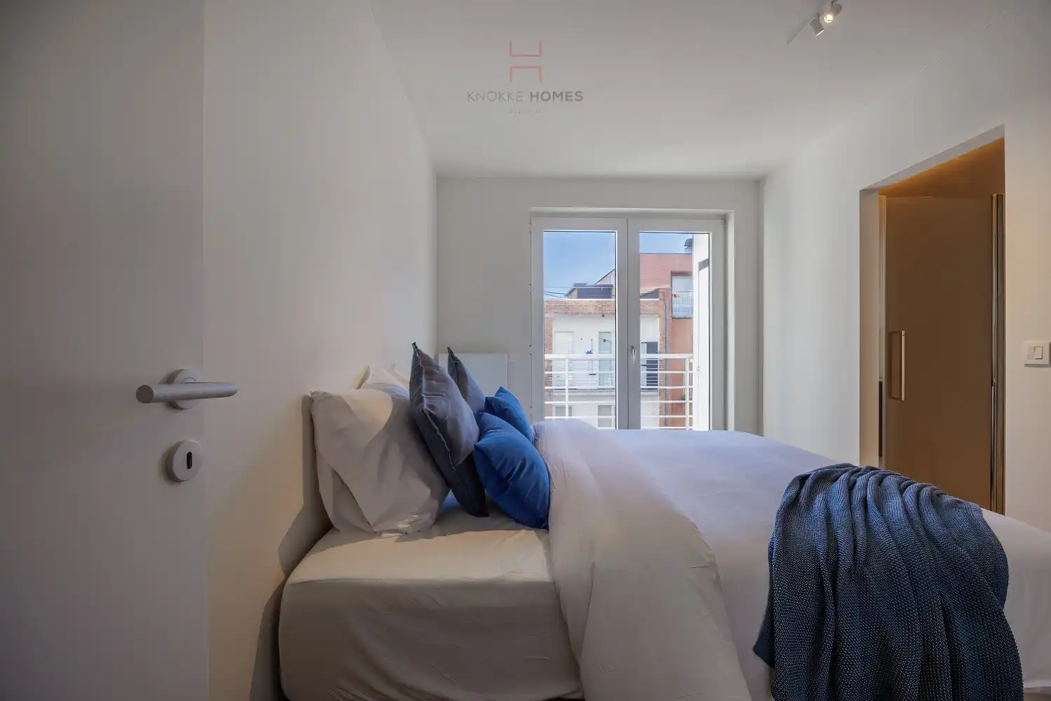 Prachtig gerenoveerd 2- slaapkamer appartement met frontaal zeezicht. foto 16