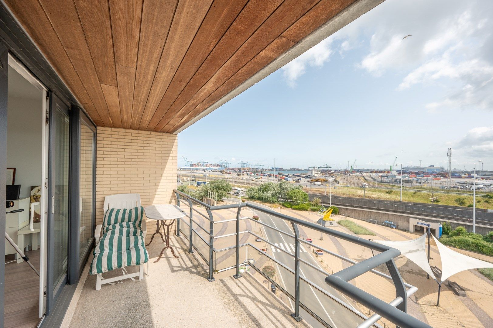 gemeubeld hoekappartement met 2 slaapkamers foto 13