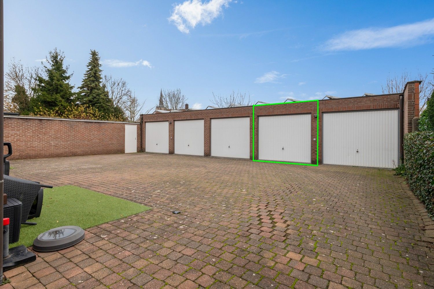 Gelijkvloers appartement met 2 slaapkamers en garagebox in hartje Wommelgem! foto 3