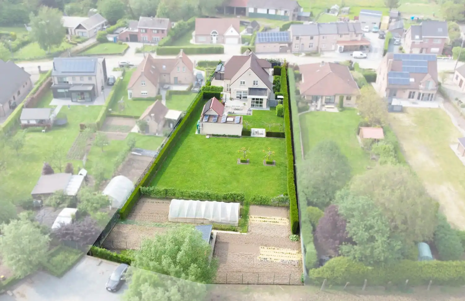 Exclusieve villa in het groene Denderwindeke – ruimte, luxe en comfort op topniveau! foto {{pictureIndex}}