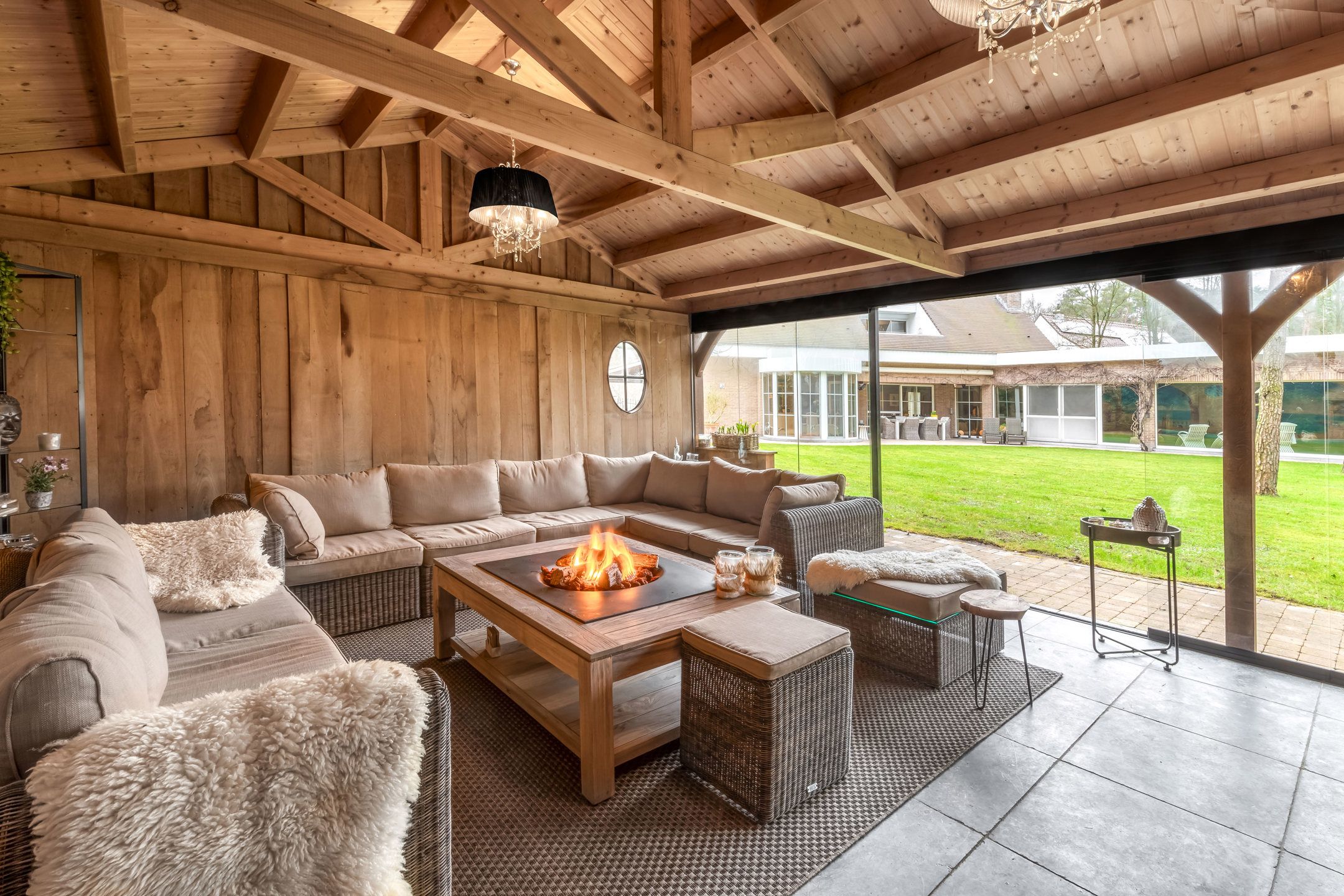 Prachtige Villa in groene omgeving foto 9