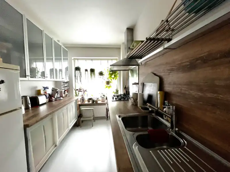 Gerenoveerd appartement in hartje Kortrijk met terras! foto 11