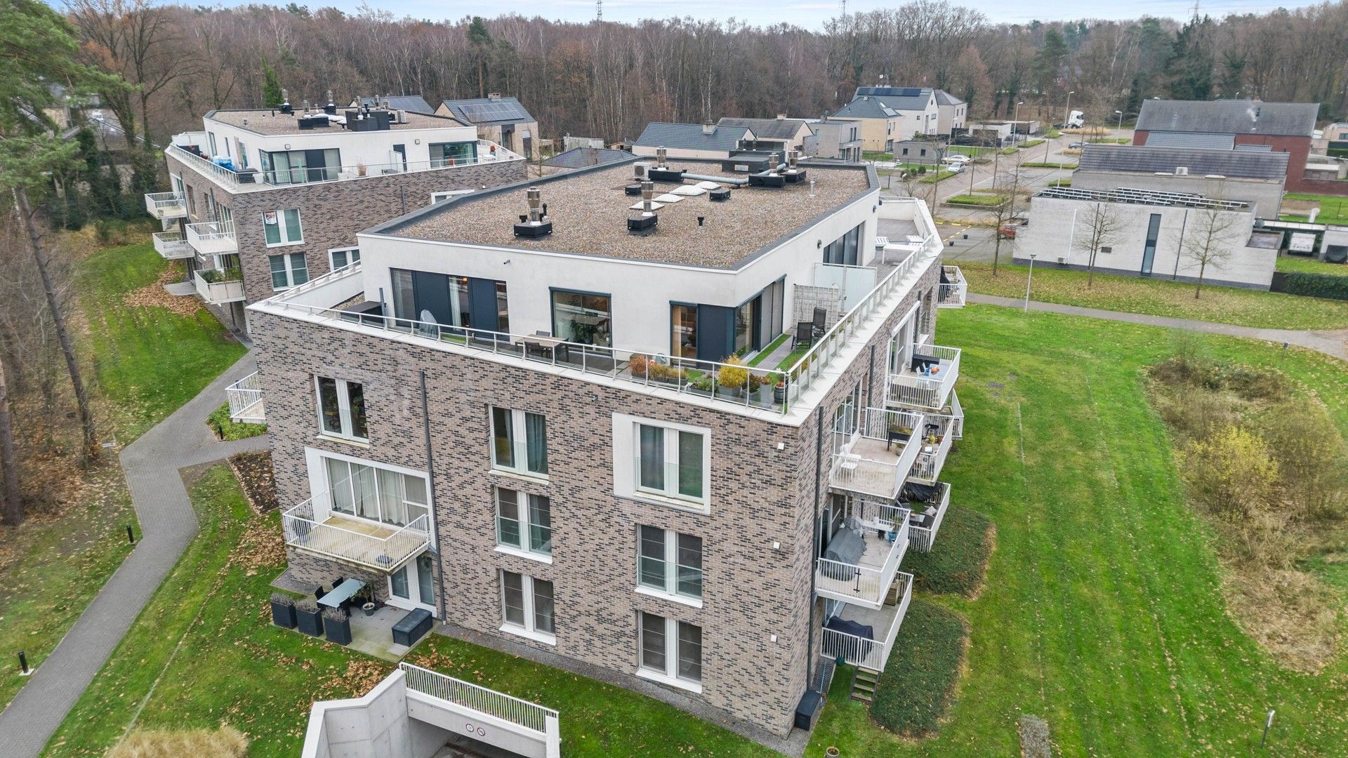 Penthouse (117m²) met 2 slpkrs en riant terras van 80m² in Genk foto {{pictureIndex}}