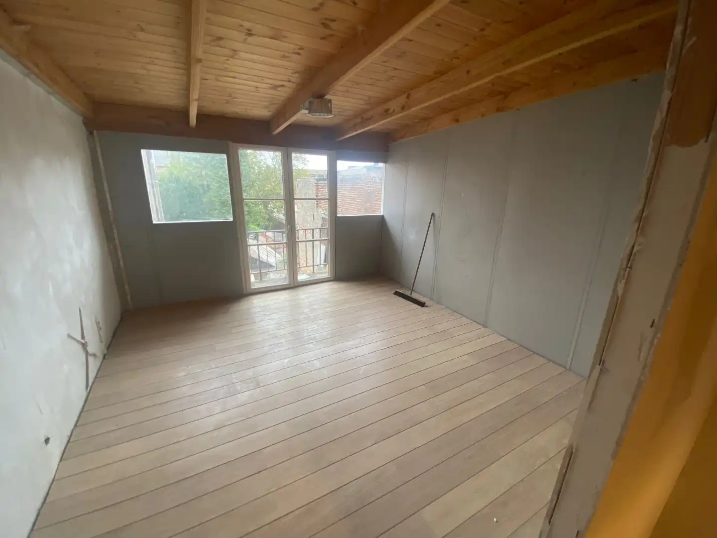 In het centrum gelegen handelspand met woonst foto 18