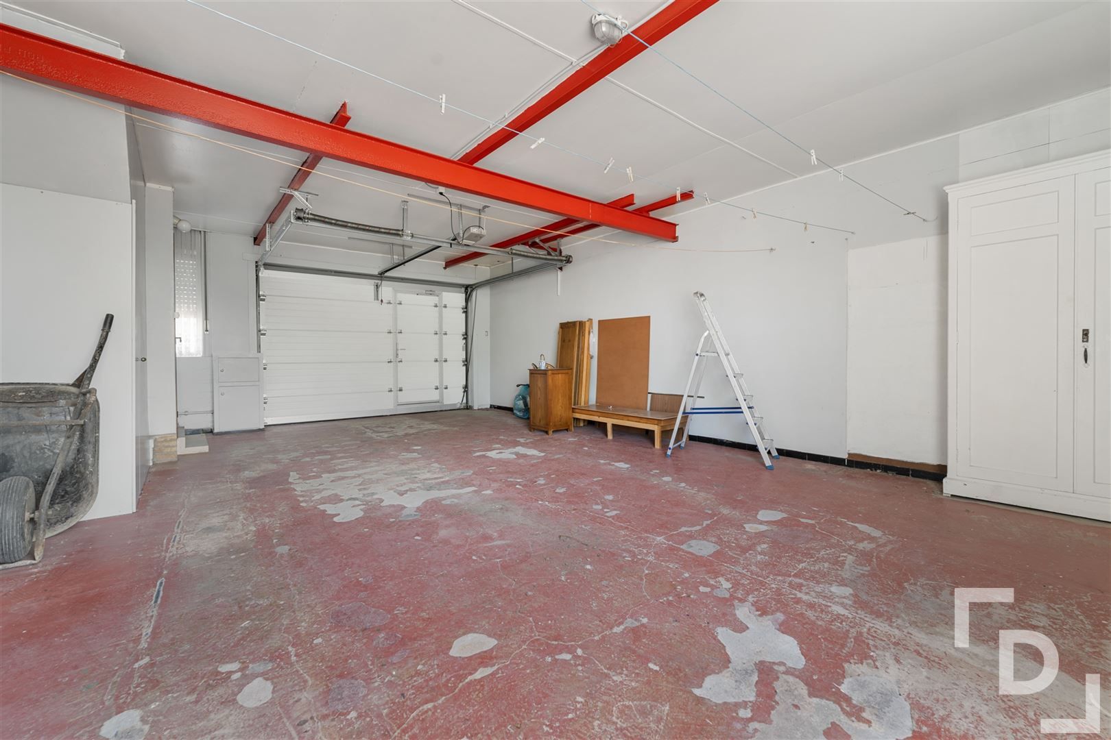 Ruime te renoveren woning te koop in Geluveld. foto 21
