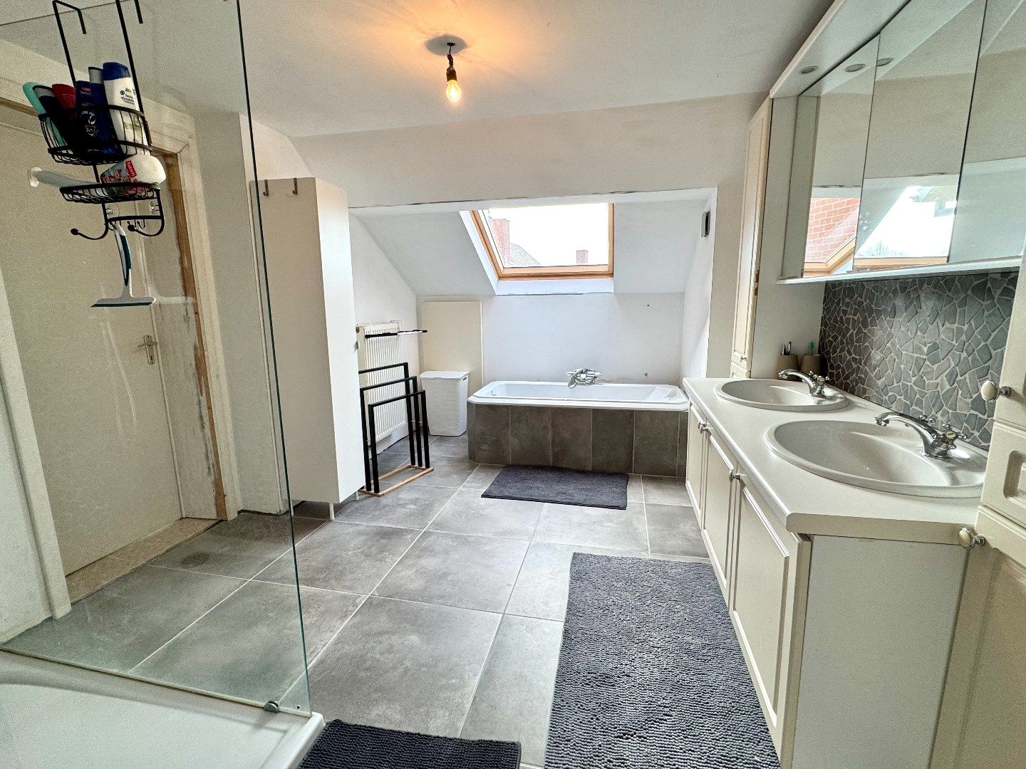 ALLEENSTAANDE WONING MET 4 SLPKS, TUIN EN GARAGE foto 14